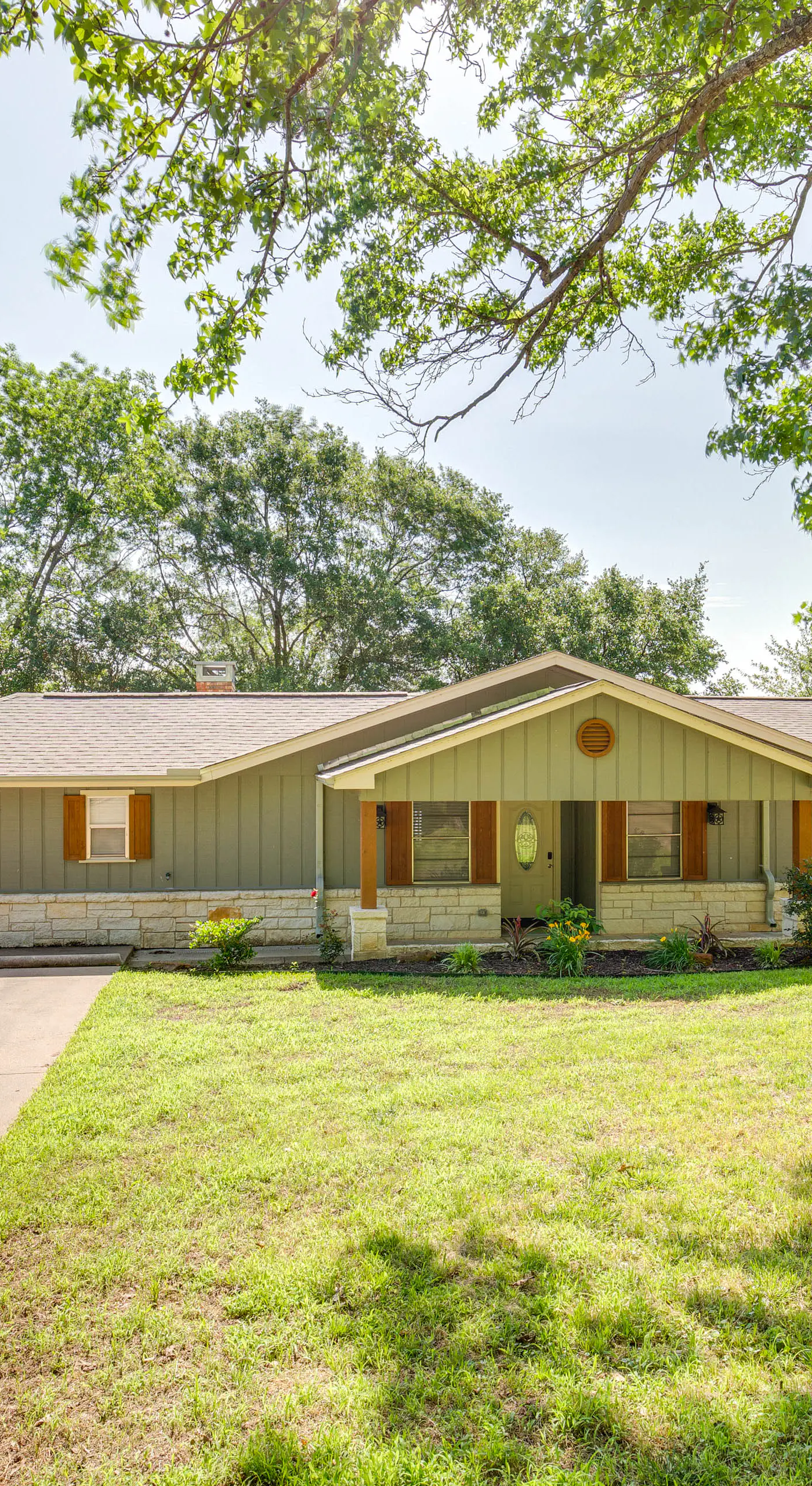 Yard, Deck & Fire Pit: Cedar Creek Reservoir Gem