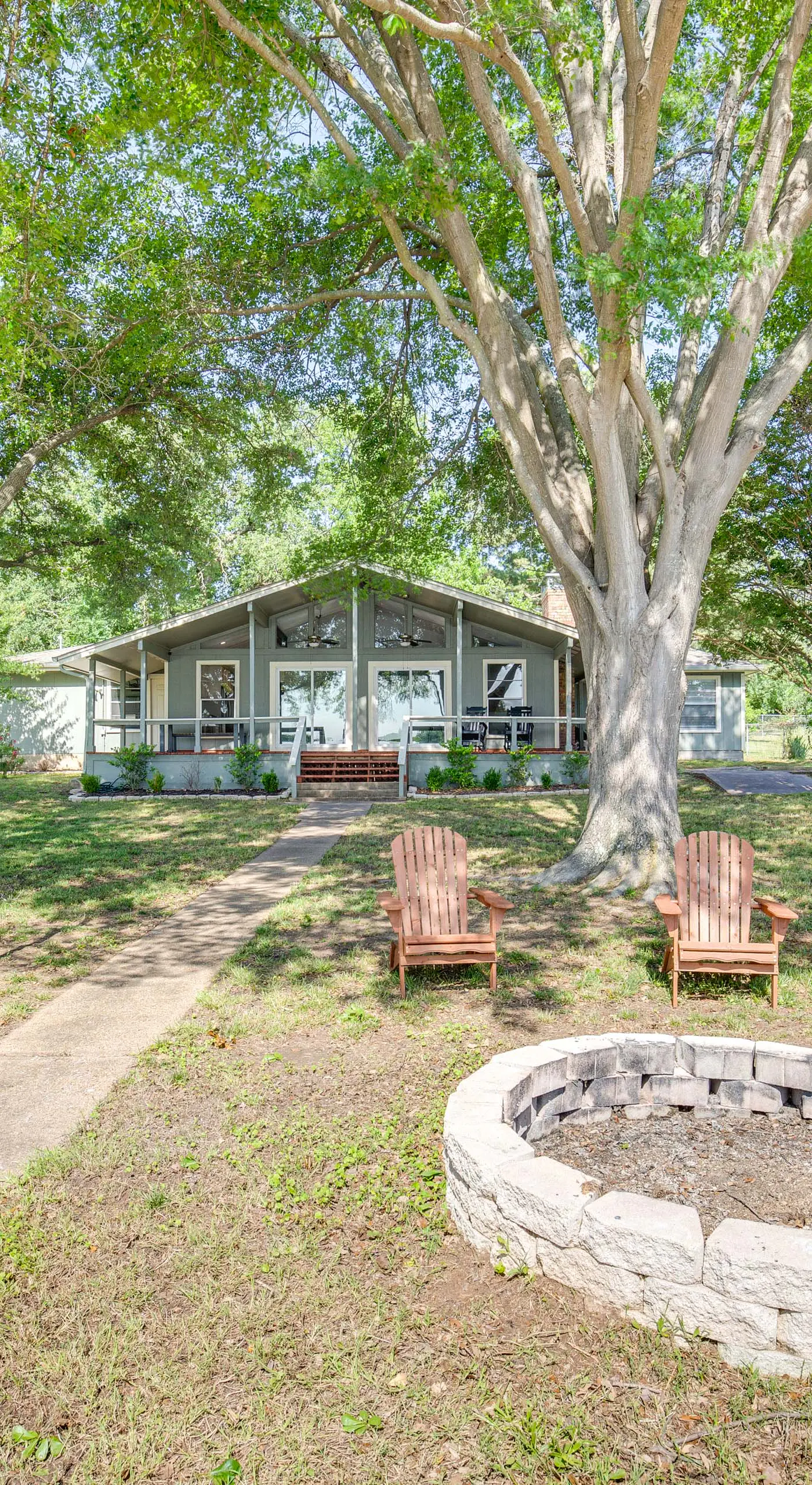 Yard, Deck & Fire Pit: Cedar Creek Reservoir Gem