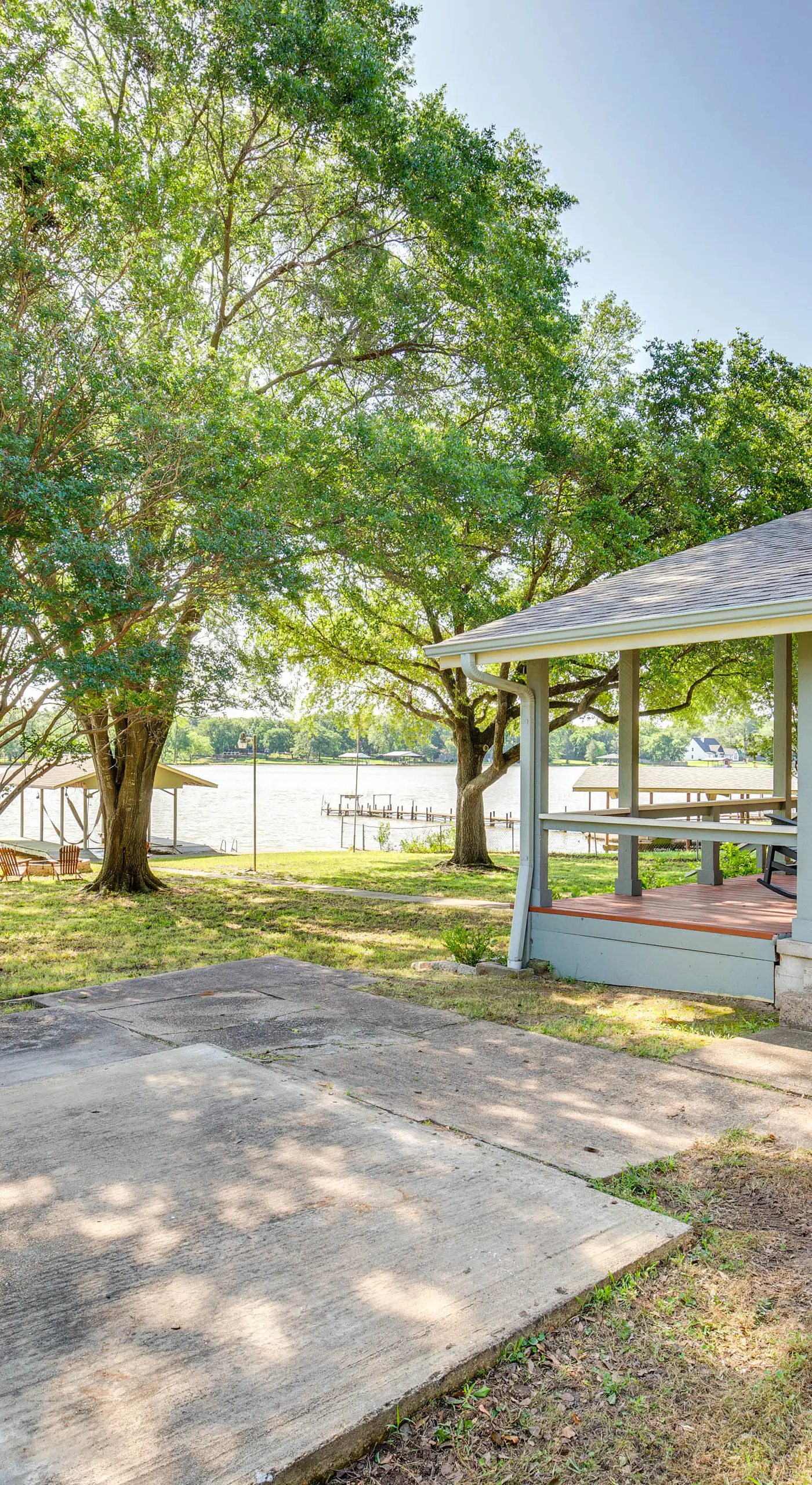 Yard, Deck & Fire Pit: Cedar Creek Reservoir Gem