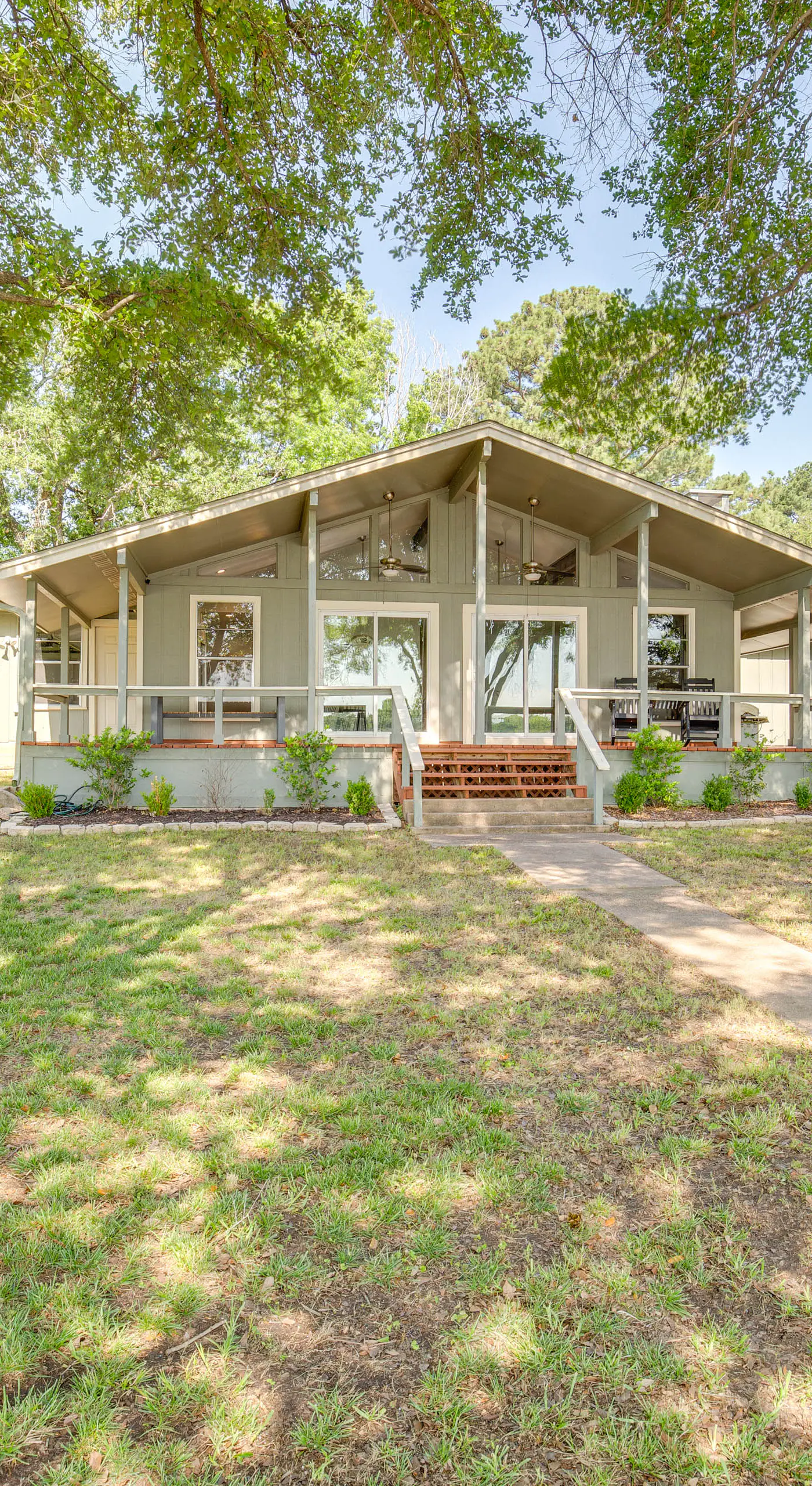 Yard, Deck & Fire Pit: Cedar Creek Reservoir Gem