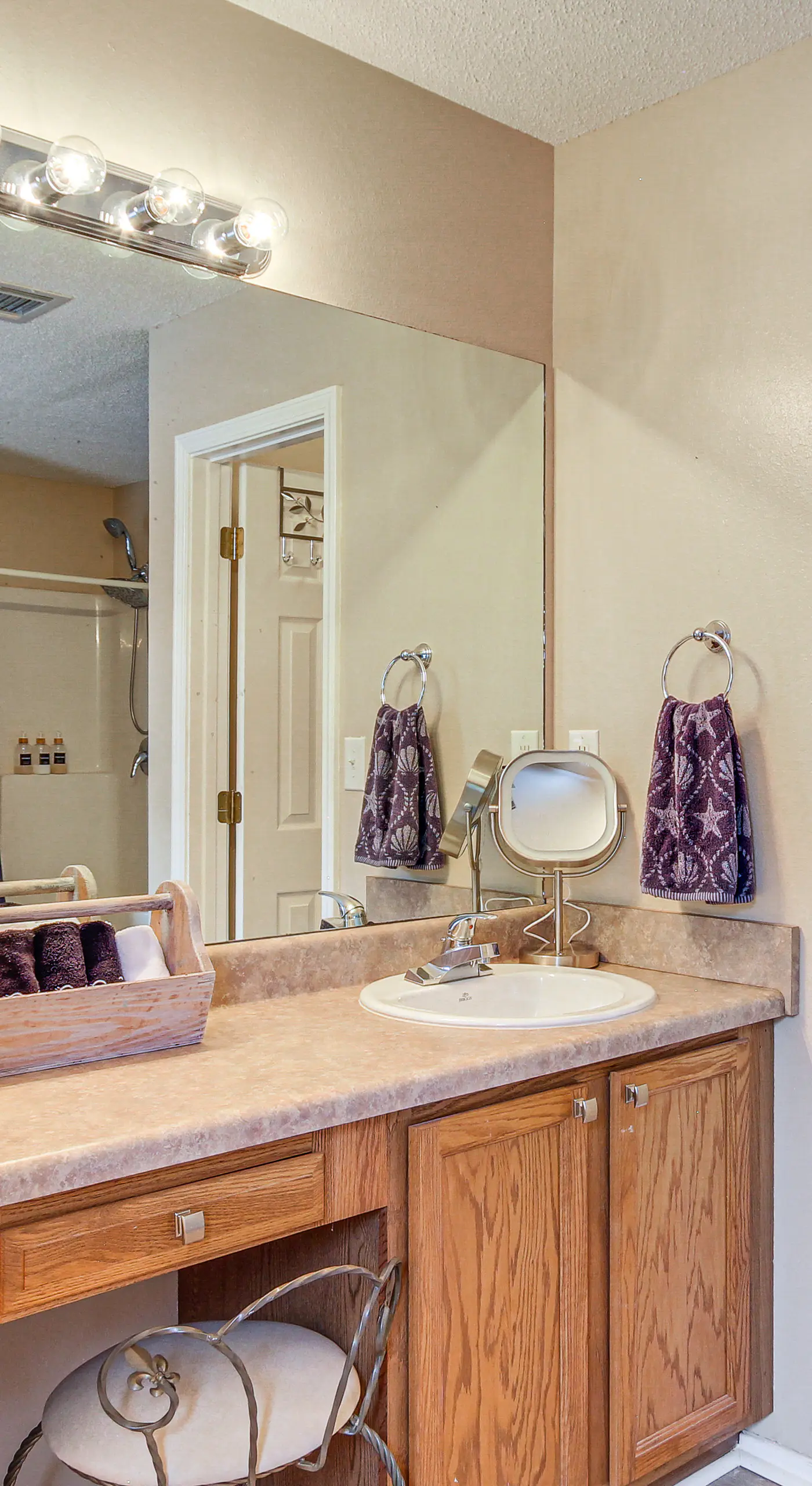 'Sea La Vie' Coastal Getaway Steps from the Beach