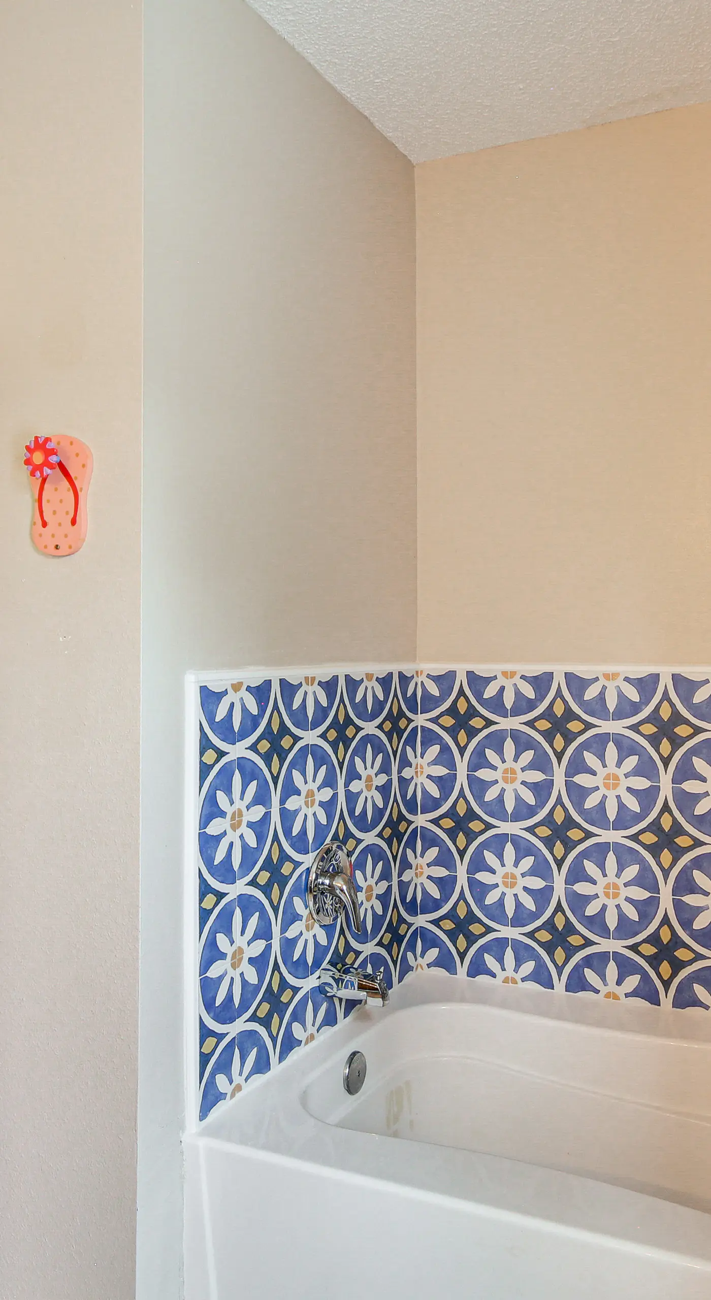 'Sea La Vie' Coastal Getaway Steps from the Beach