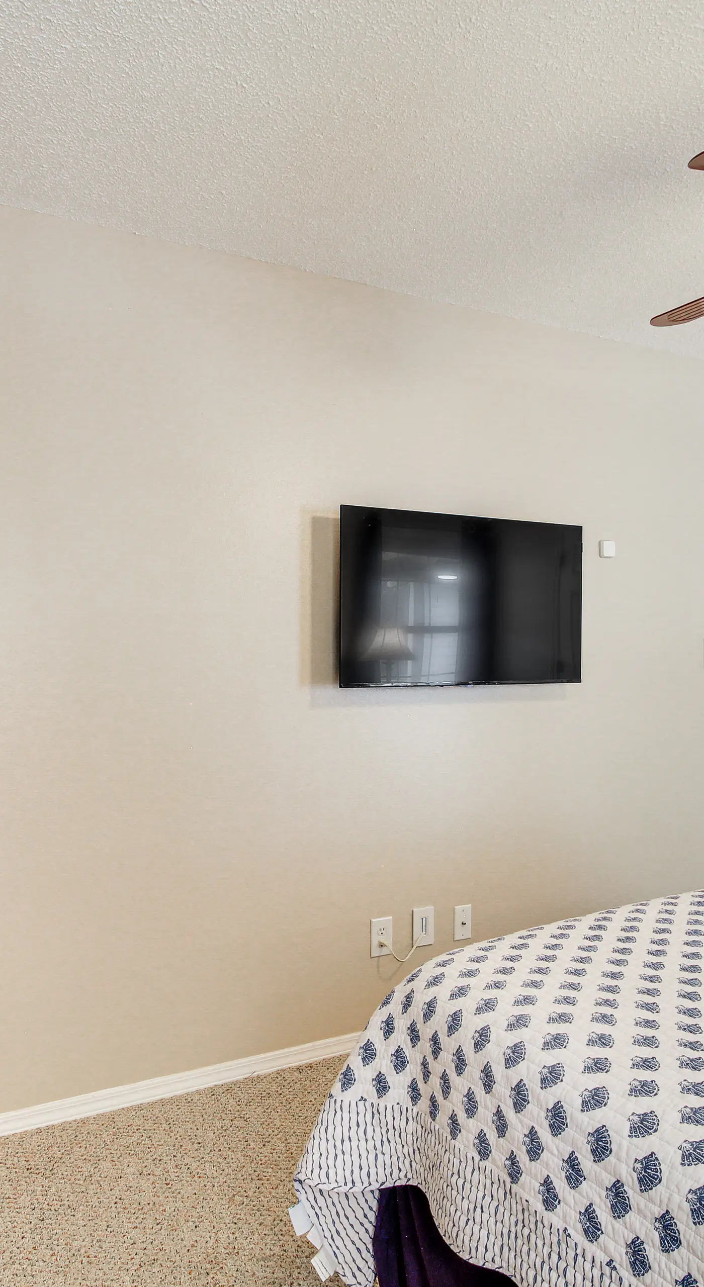 'Sea La Vie' Coastal Getaway Steps from the Beach