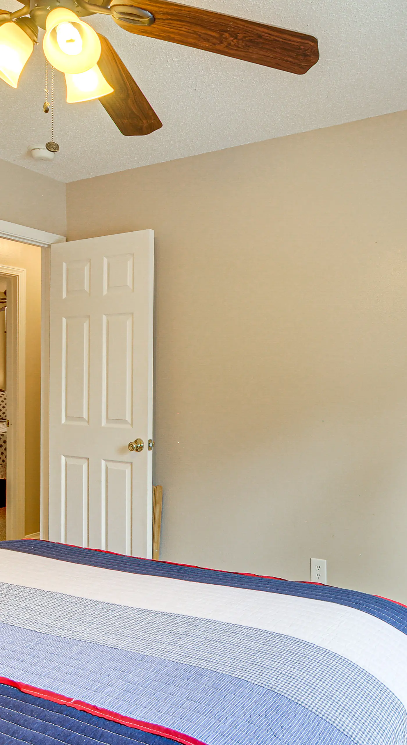 'Sea La Vie' Coastal Getaway Steps from the Beach
