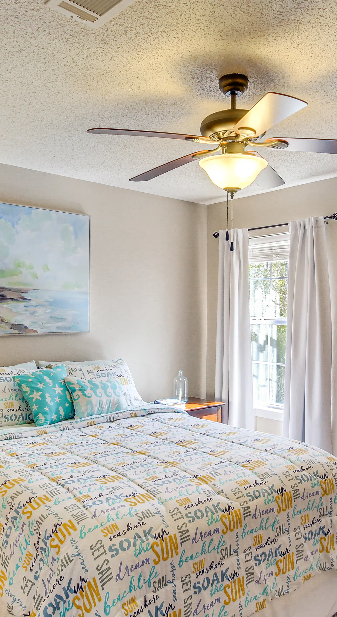 'Sea La Vie' Coastal Getaway Steps from the Beach