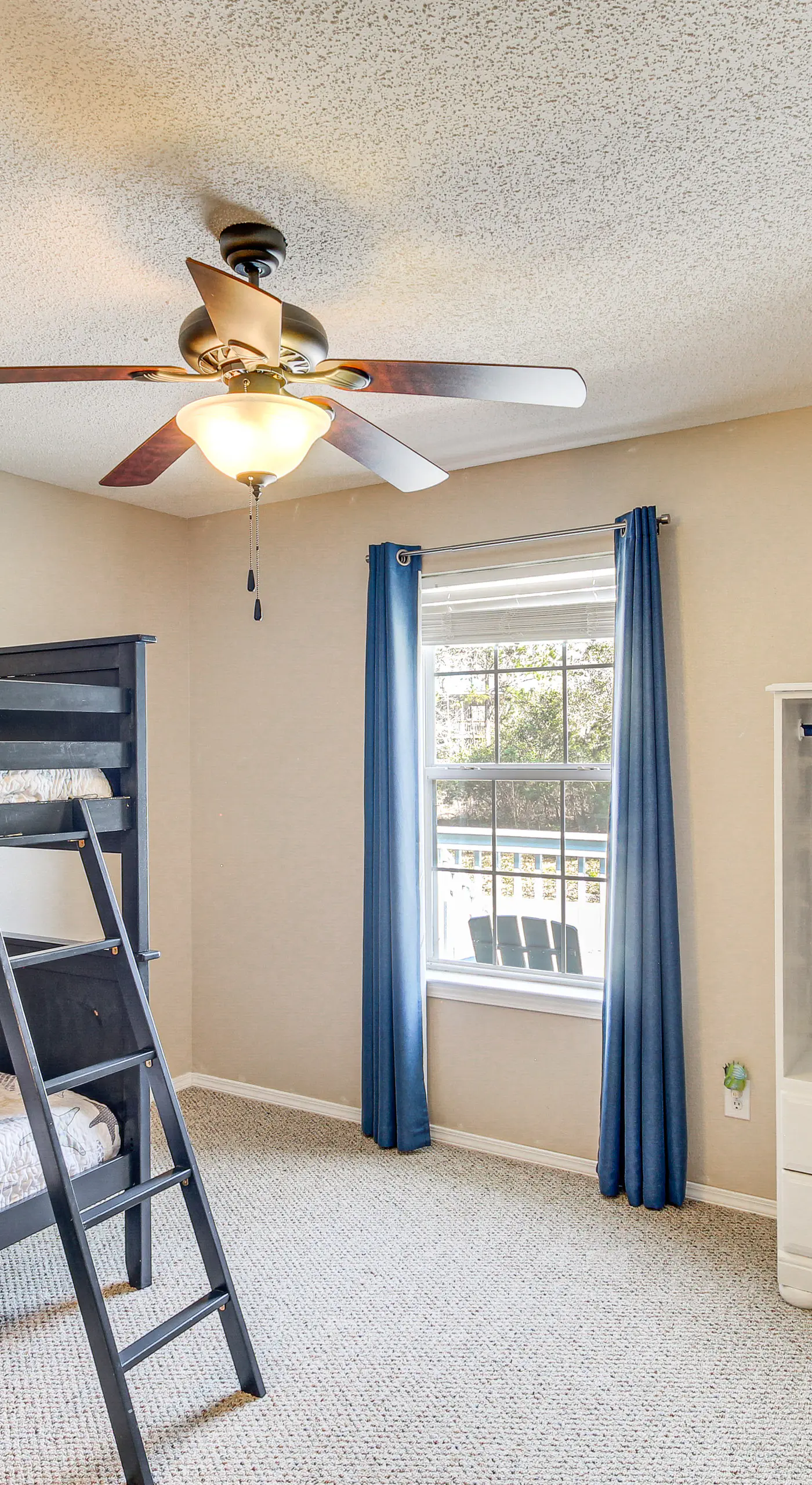 'Sea La Vie' Coastal Getaway Steps from the Beach