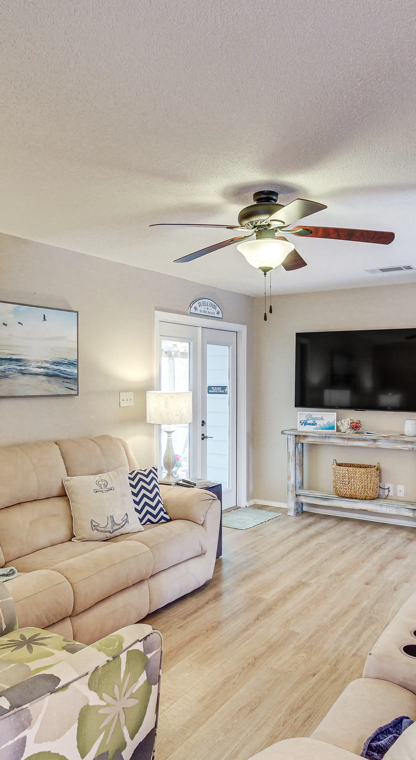 'Sea La Vie' Coastal Getaway Steps from the Beach