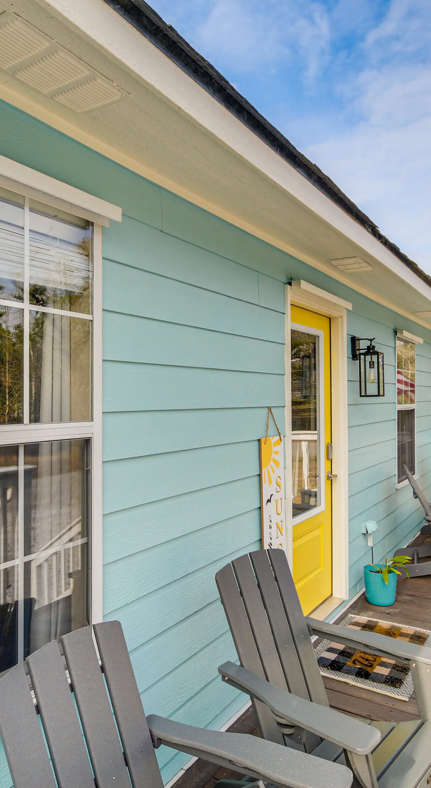 'Sea La Vie' Coastal Getaway Steps from the Beach