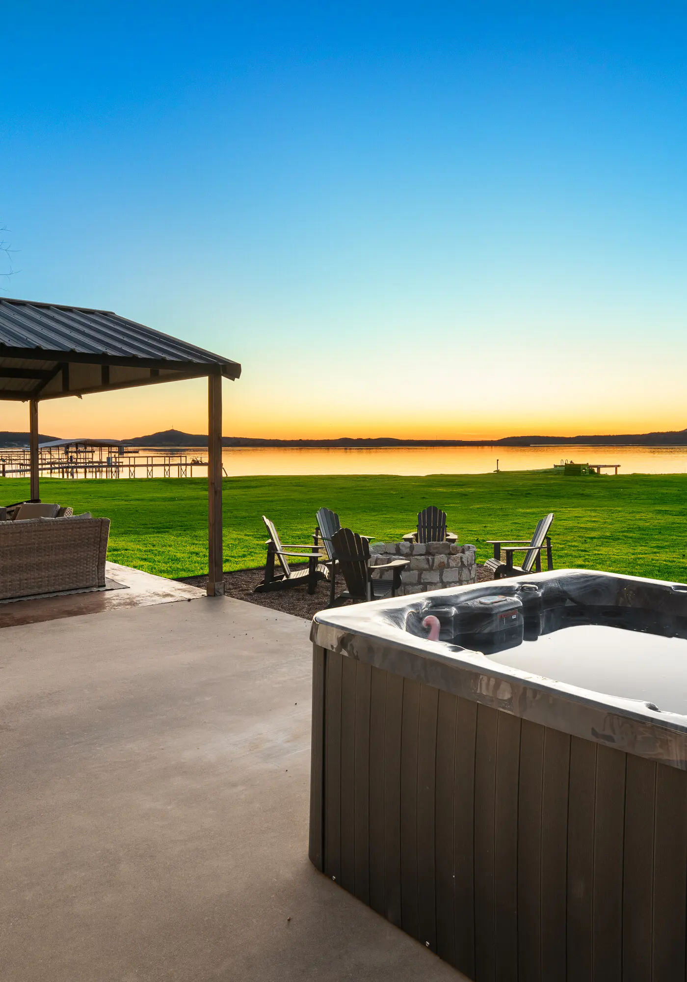 Lakefront Gem w/ Hot Tub & Game Room in Graford