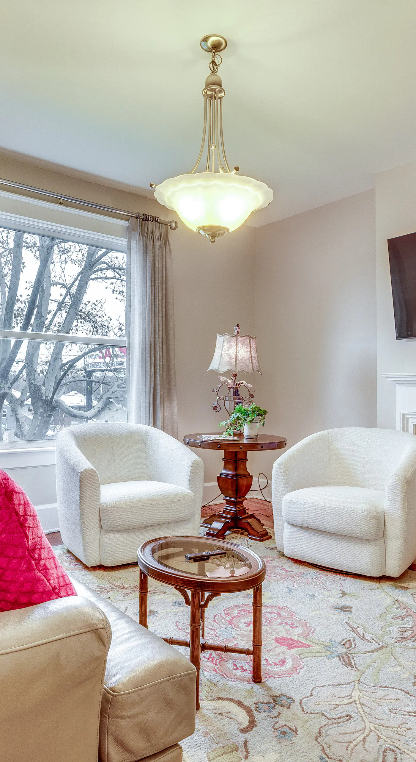 Walk to Garden & Restaurants: Zanesville Apartment