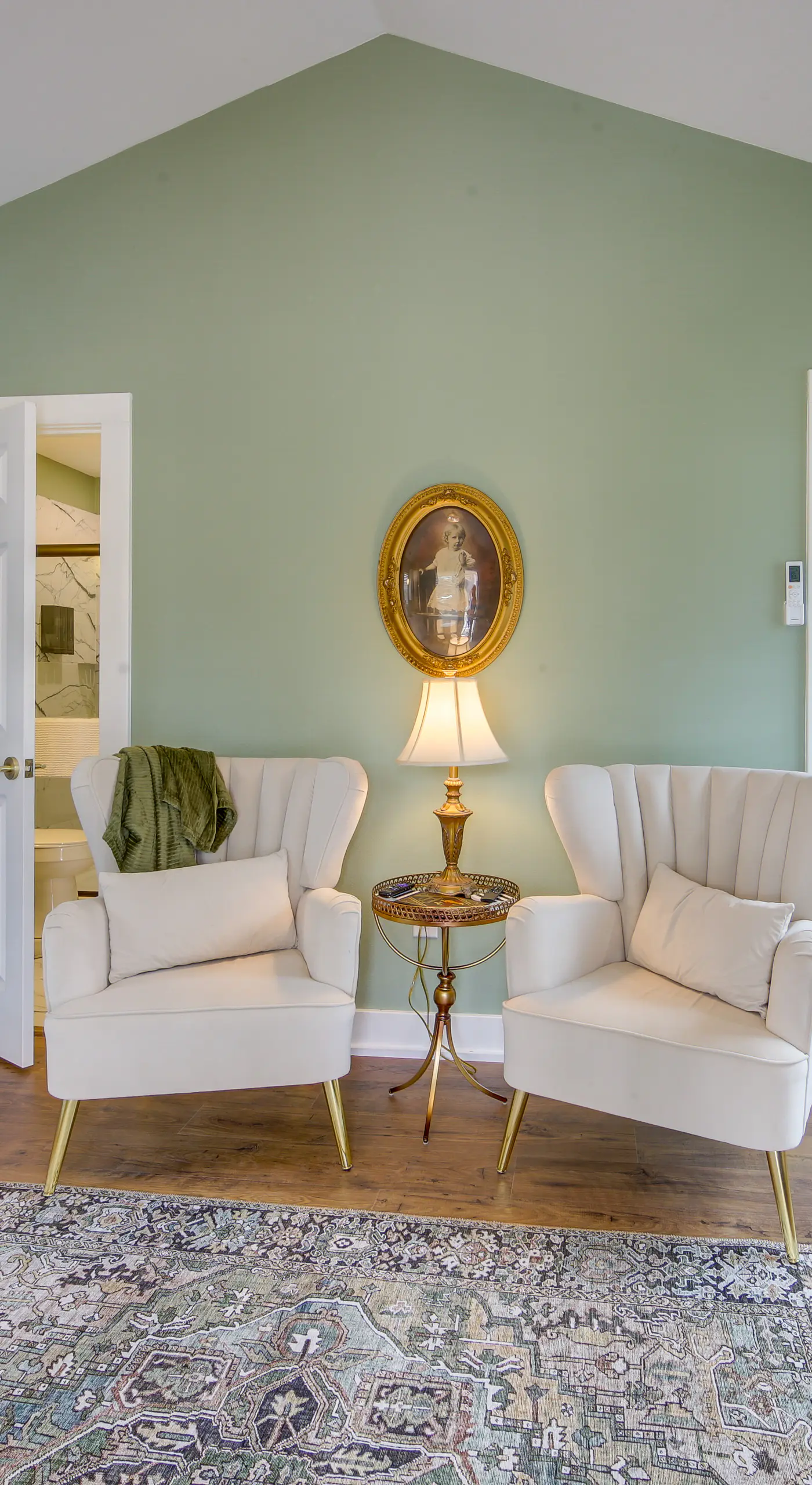 Walk to Museums: Art Deco Cottage in Jefferson