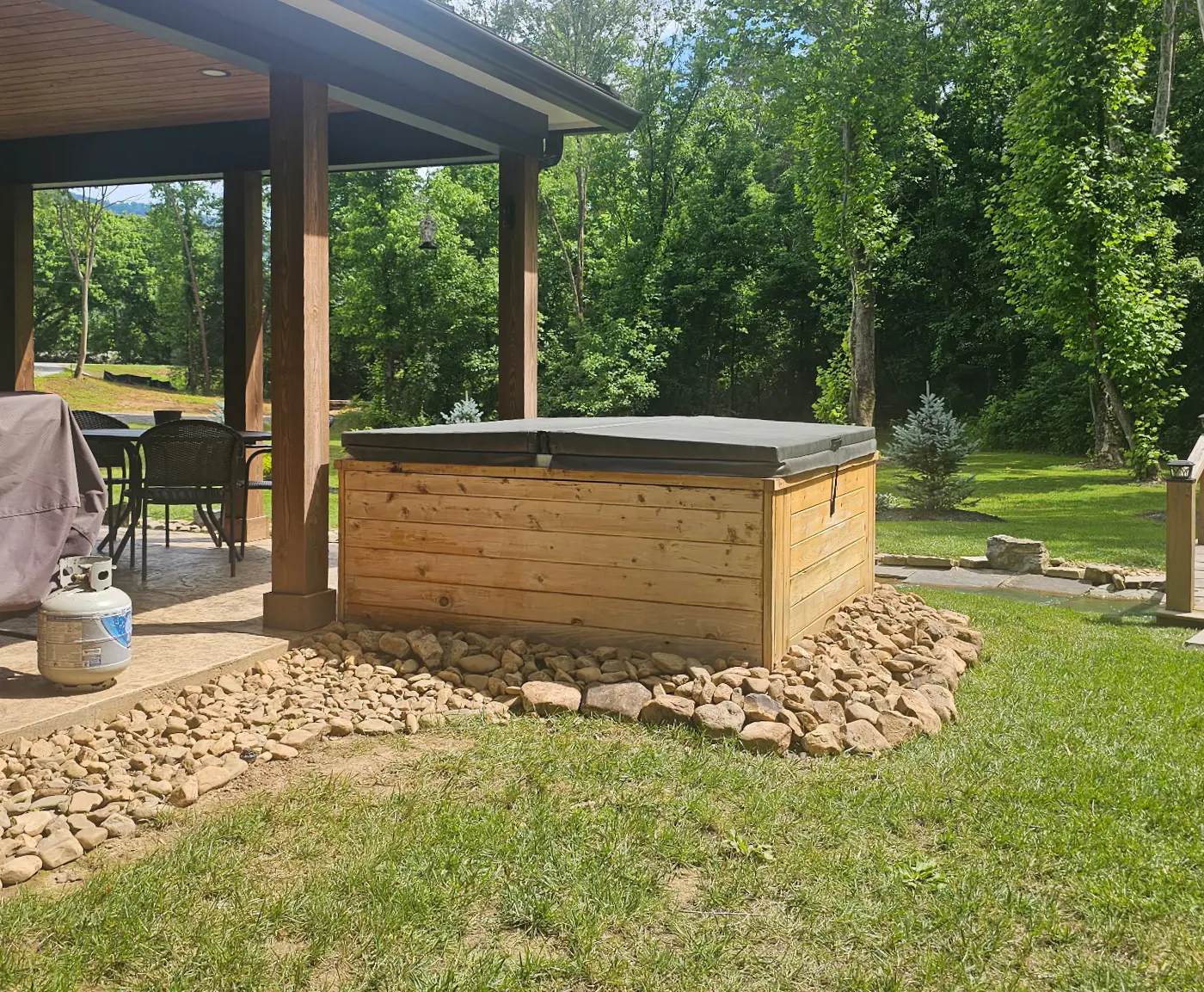 Waterfront 'Blue Spruce' Small Home in Wildwood!