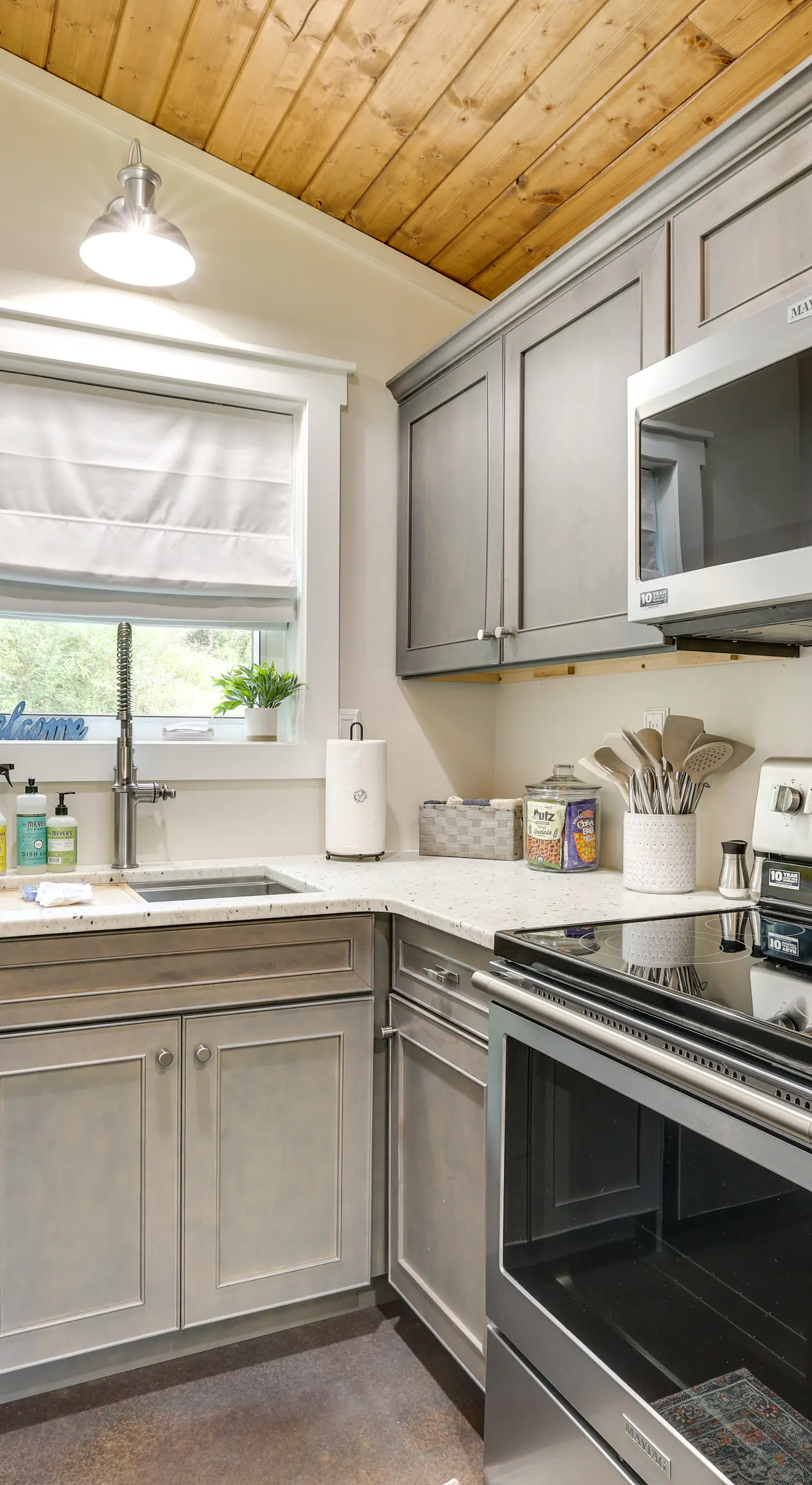 Waterfront 'Blue Spruce' Small Home in Wildwood!