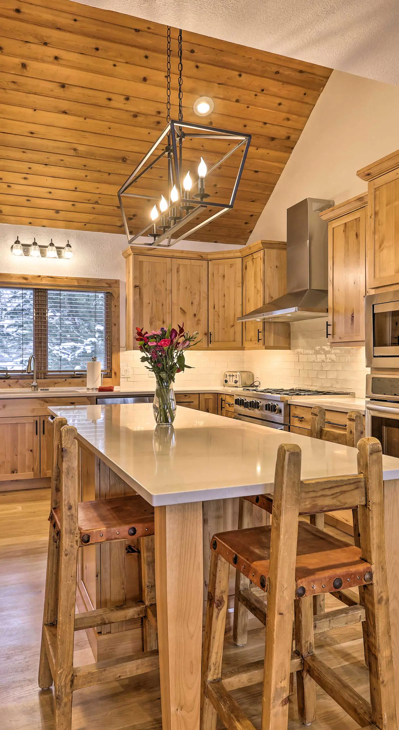 Luxe Vail Valley Retreat w/ Hot Tub!