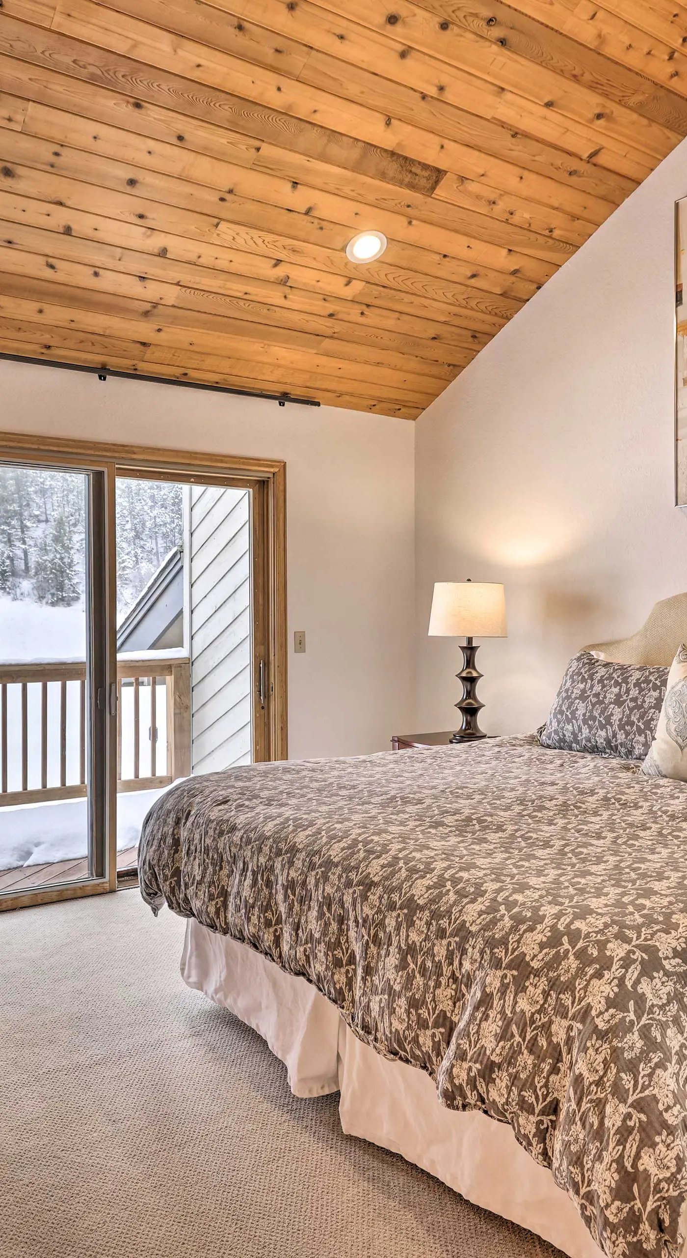 Luxe Vail Valley Retreat w/ Hot Tub!