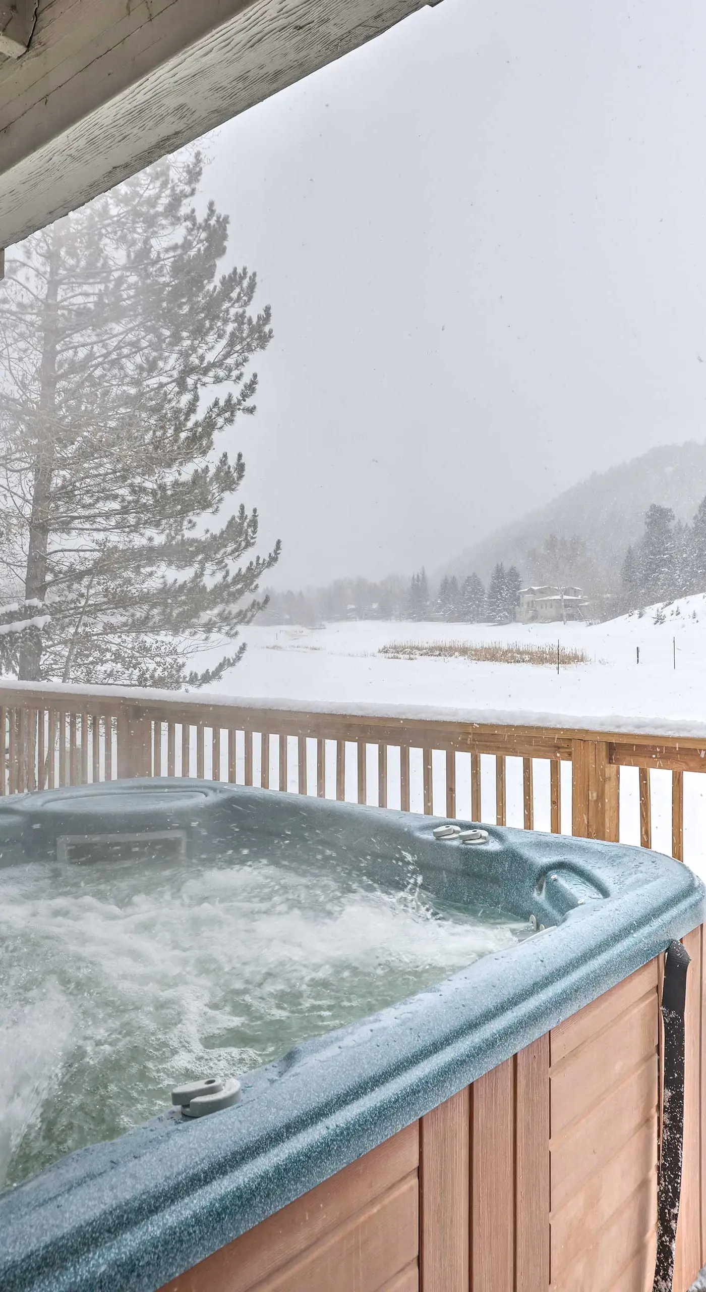 Luxe Vail Valley Retreat w/ Hot Tub!