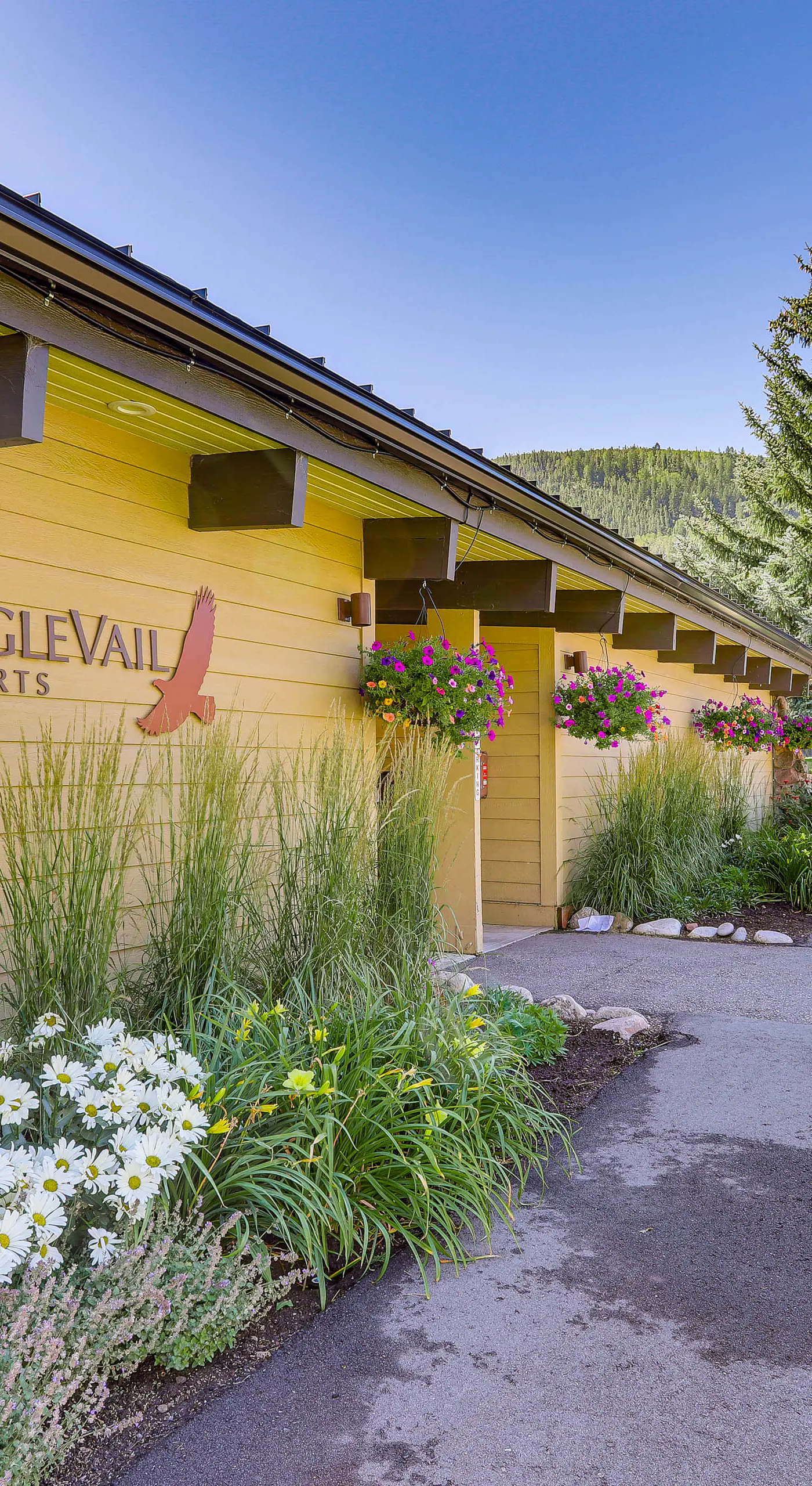 Golf Course & Mtn Views: Avon Gem w/ Gas Grill!