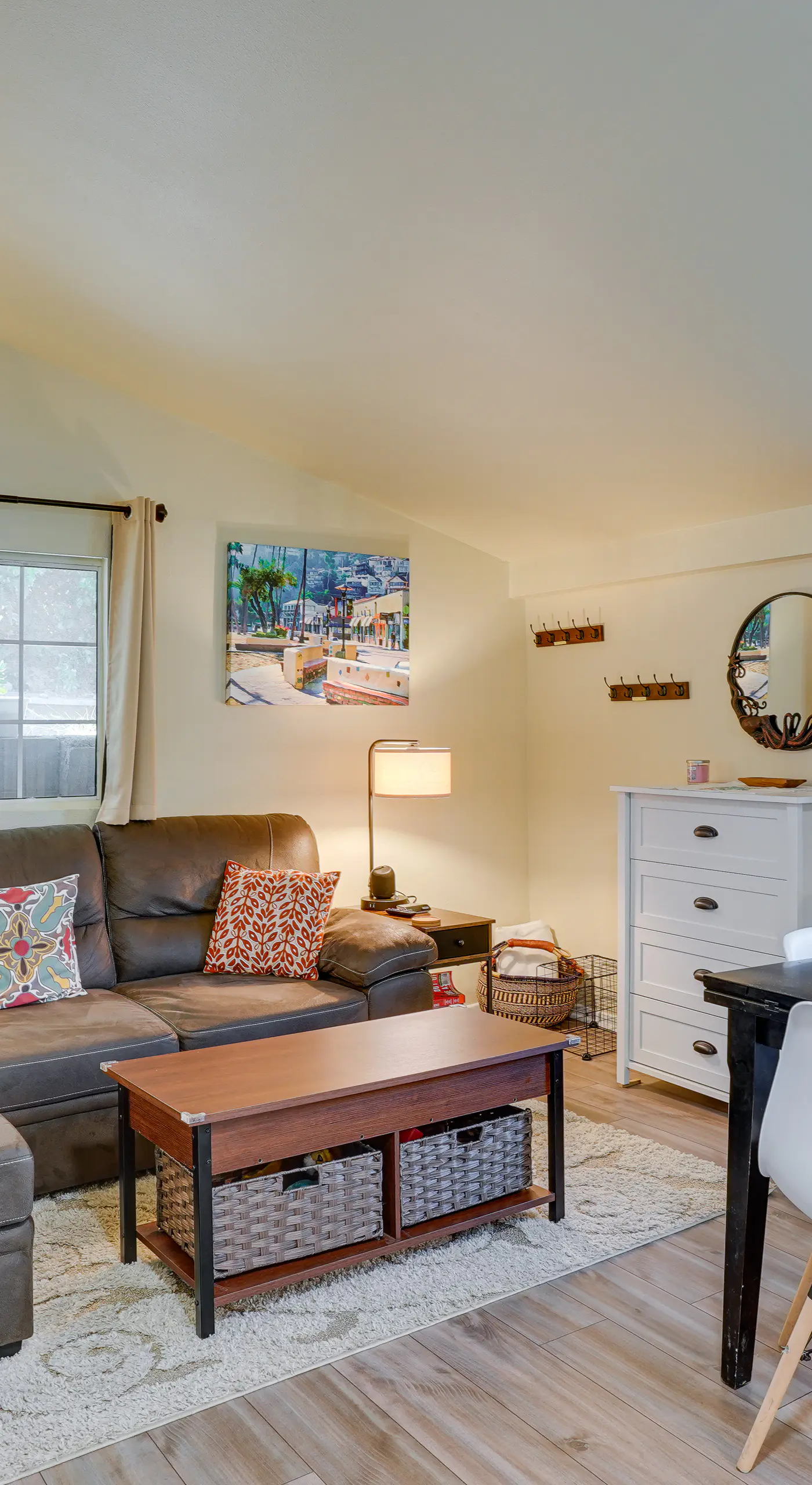 Avalon Cottage < Half-Mi to Beaches & Crescent Ave