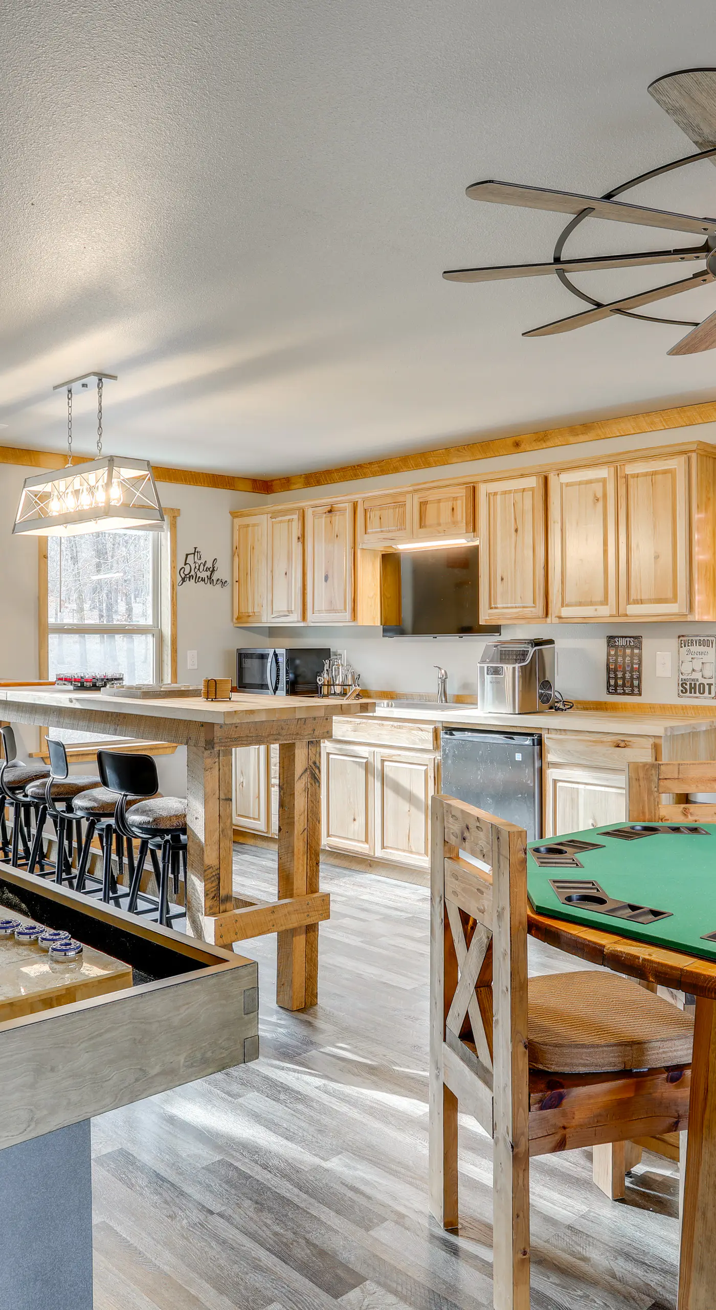 Greers Ferry Lake Access & Deck: Group Getaway!