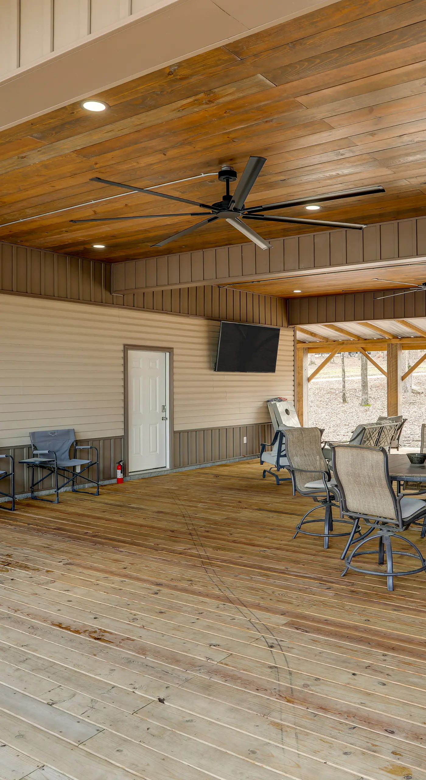 Greers Ferry Lake Access & Deck: Group Getaway!