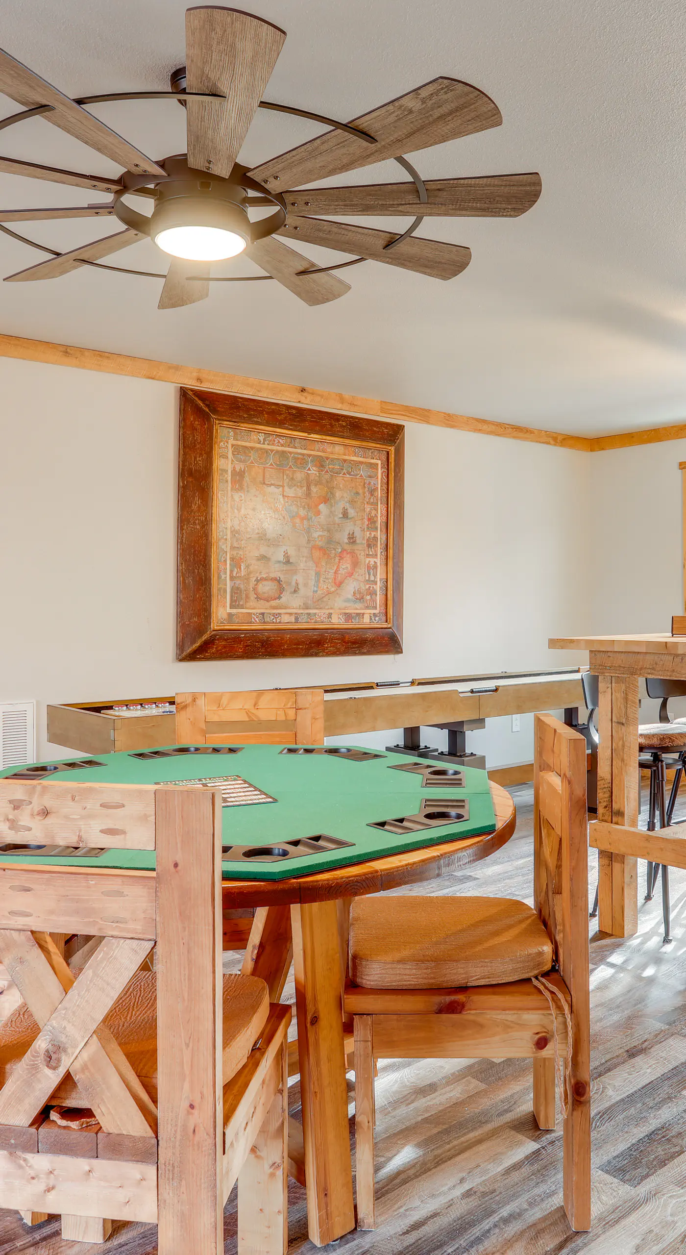Greers Ferry Lake Access & Deck: Group Getaway!