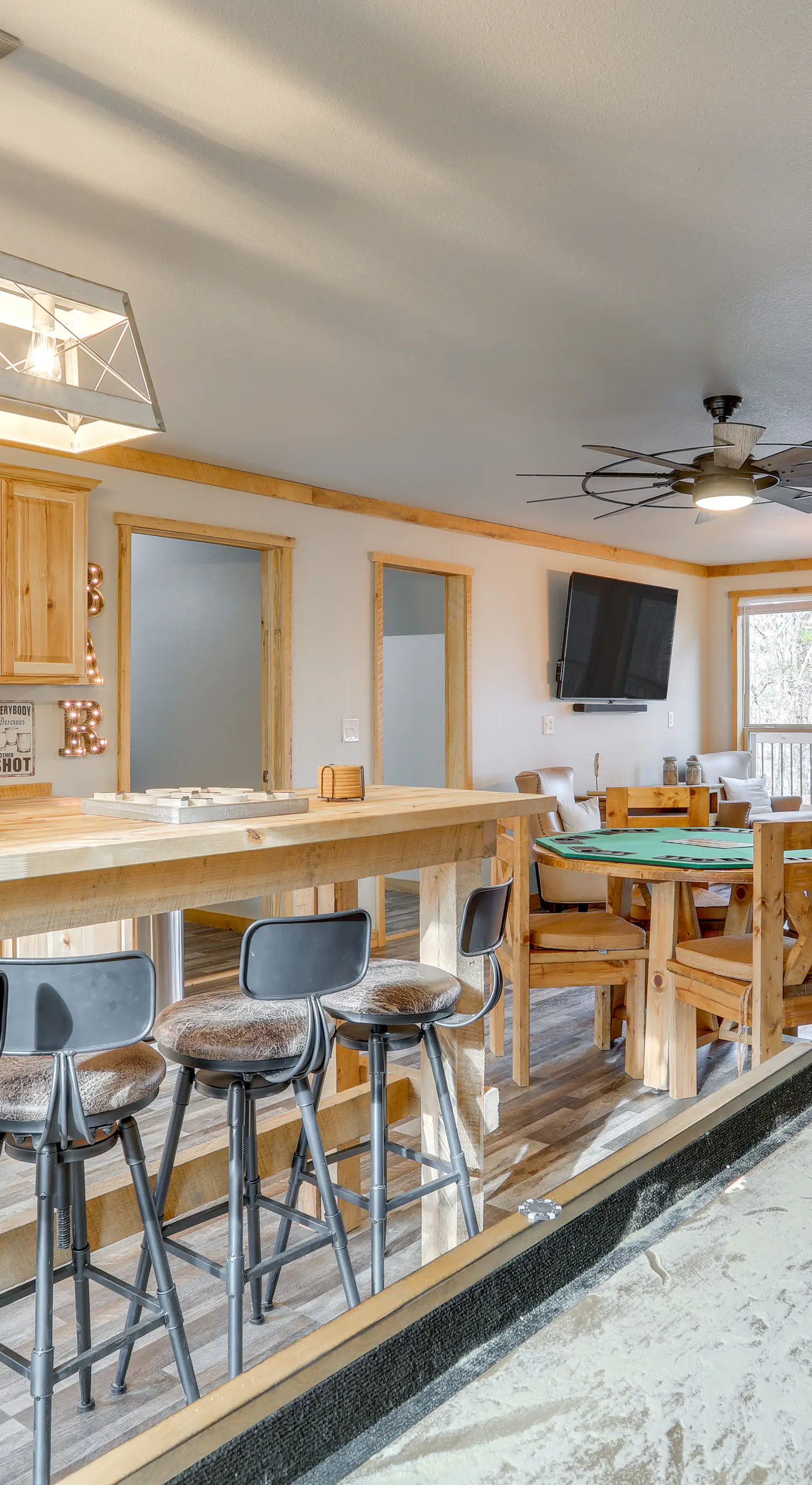 Greers Ferry Lake Access & Deck: Group Getaway!