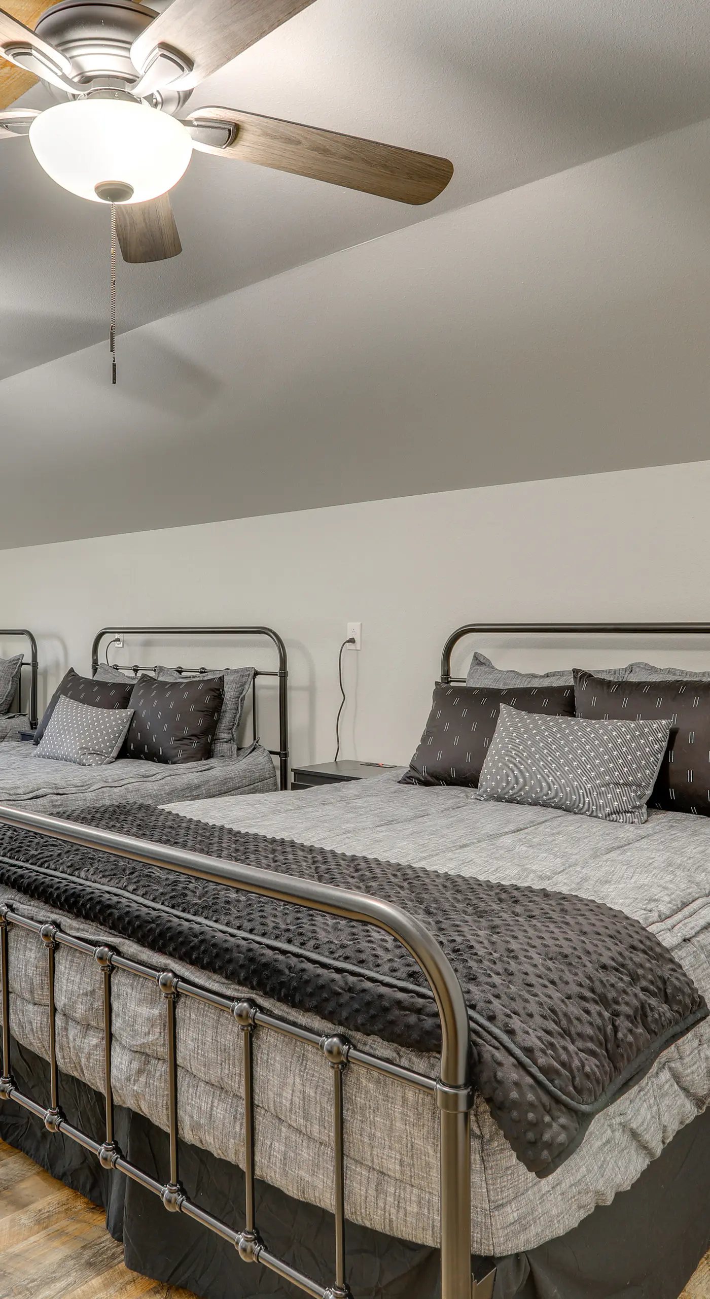 Greers Ferry Lake Access & Deck: Group Getaway!