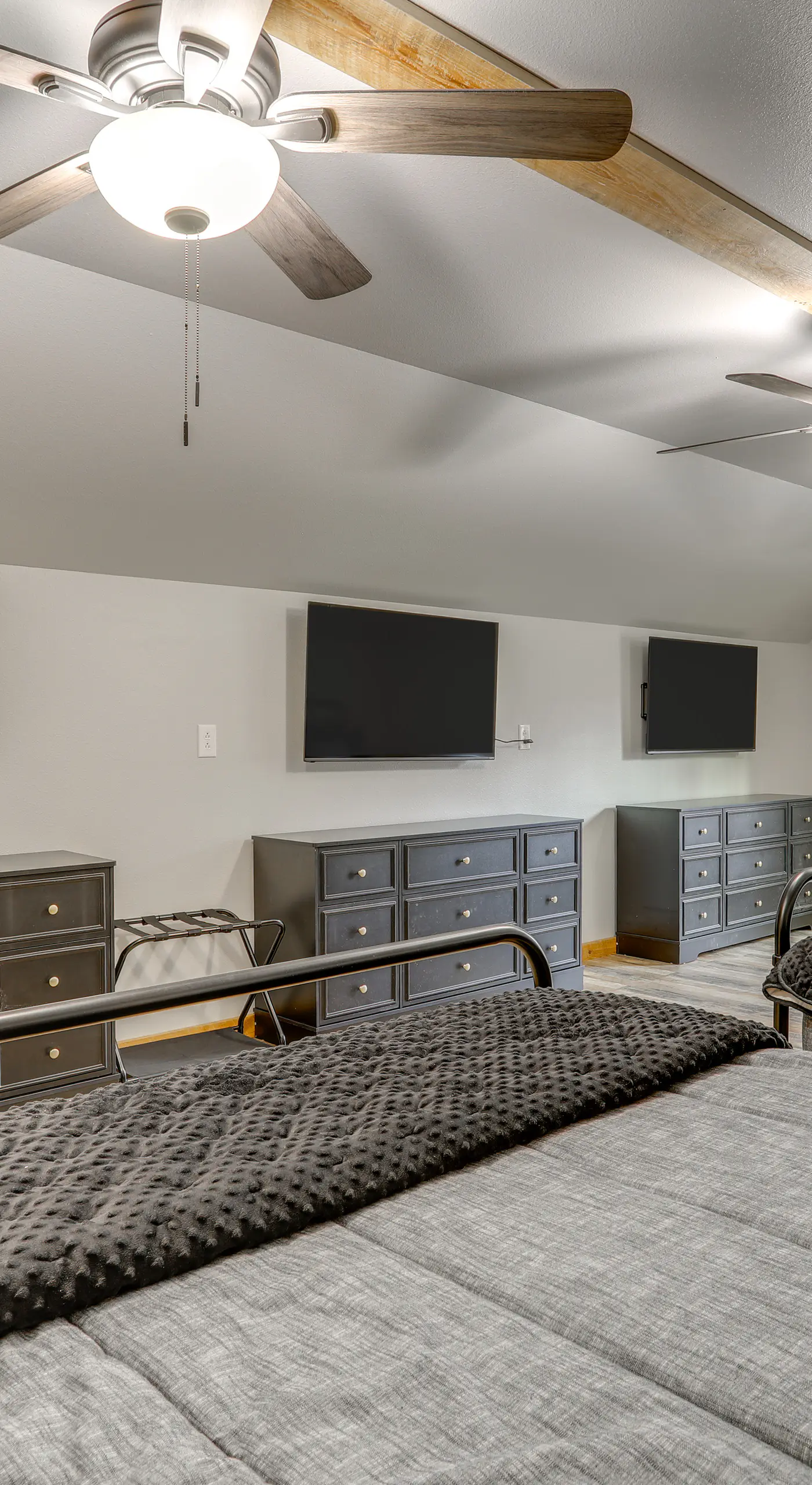 Greers Ferry Lake Access & Deck: Group Getaway!