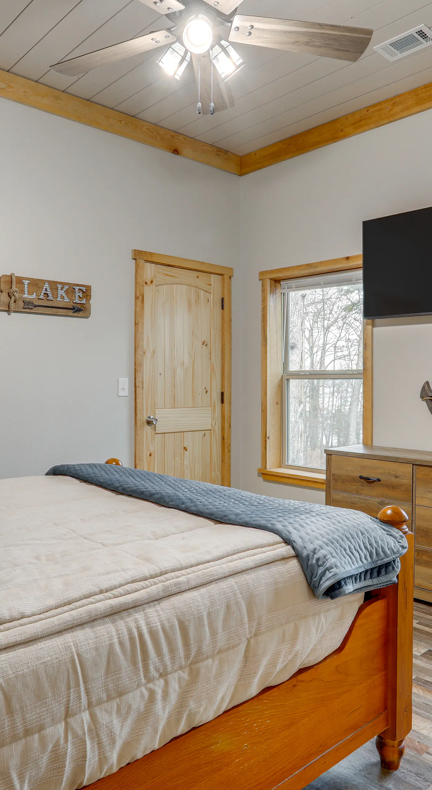 Greers Ferry Lake Access & Deck: Group Getaway!