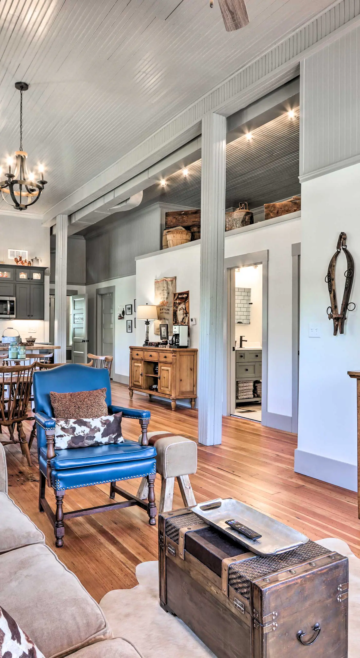 'The Ruebling House': Bright, Modern, & Renovated!