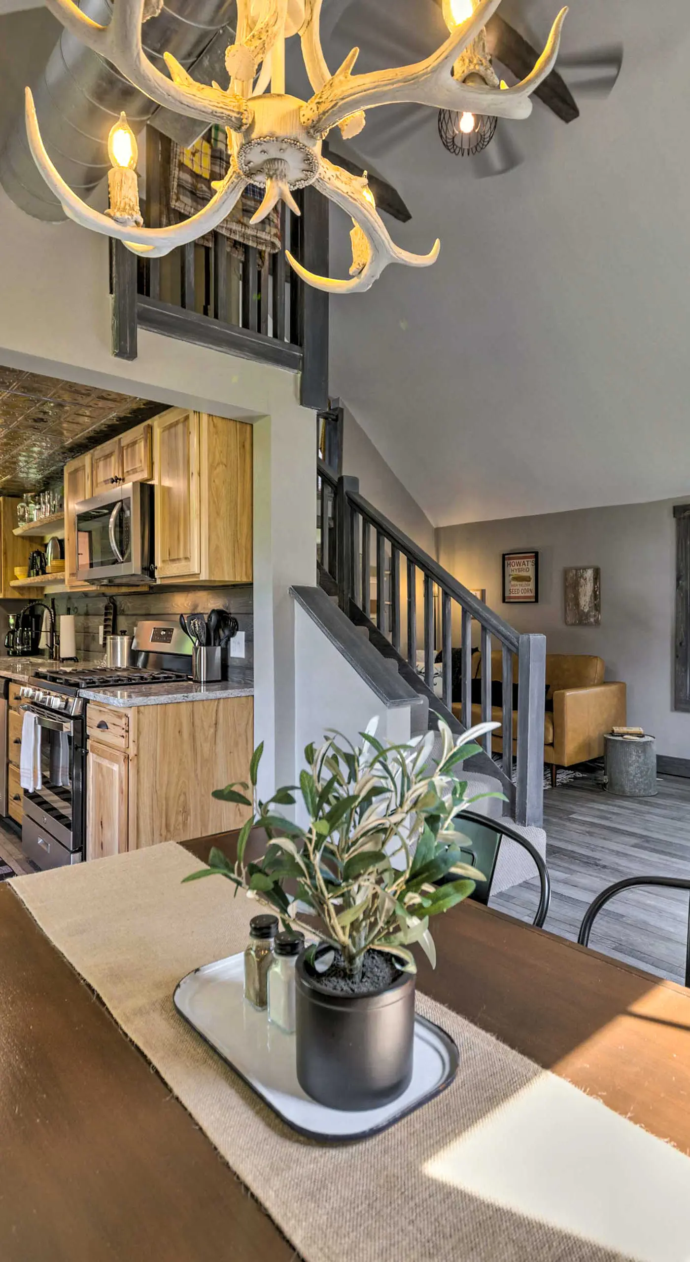 ‘The Reubling House’ - Modern-Rustic Cabin!