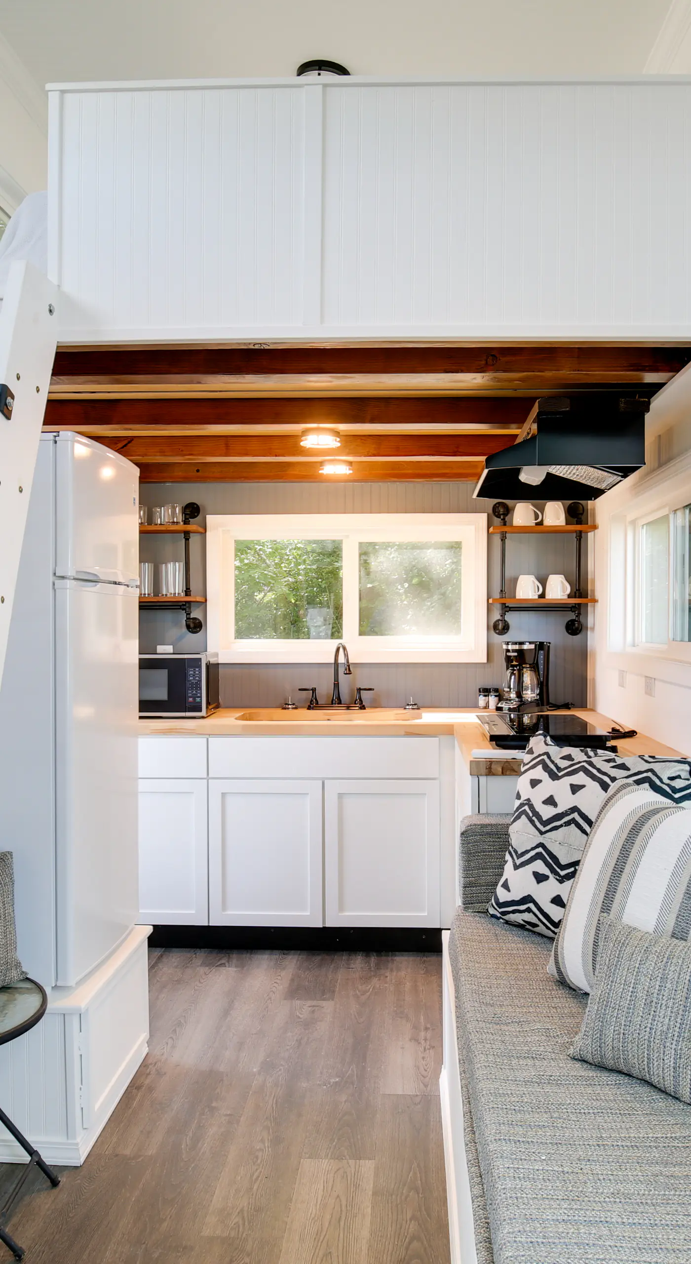 'The Chardonnay Chalet' Defiance Studio Trail!