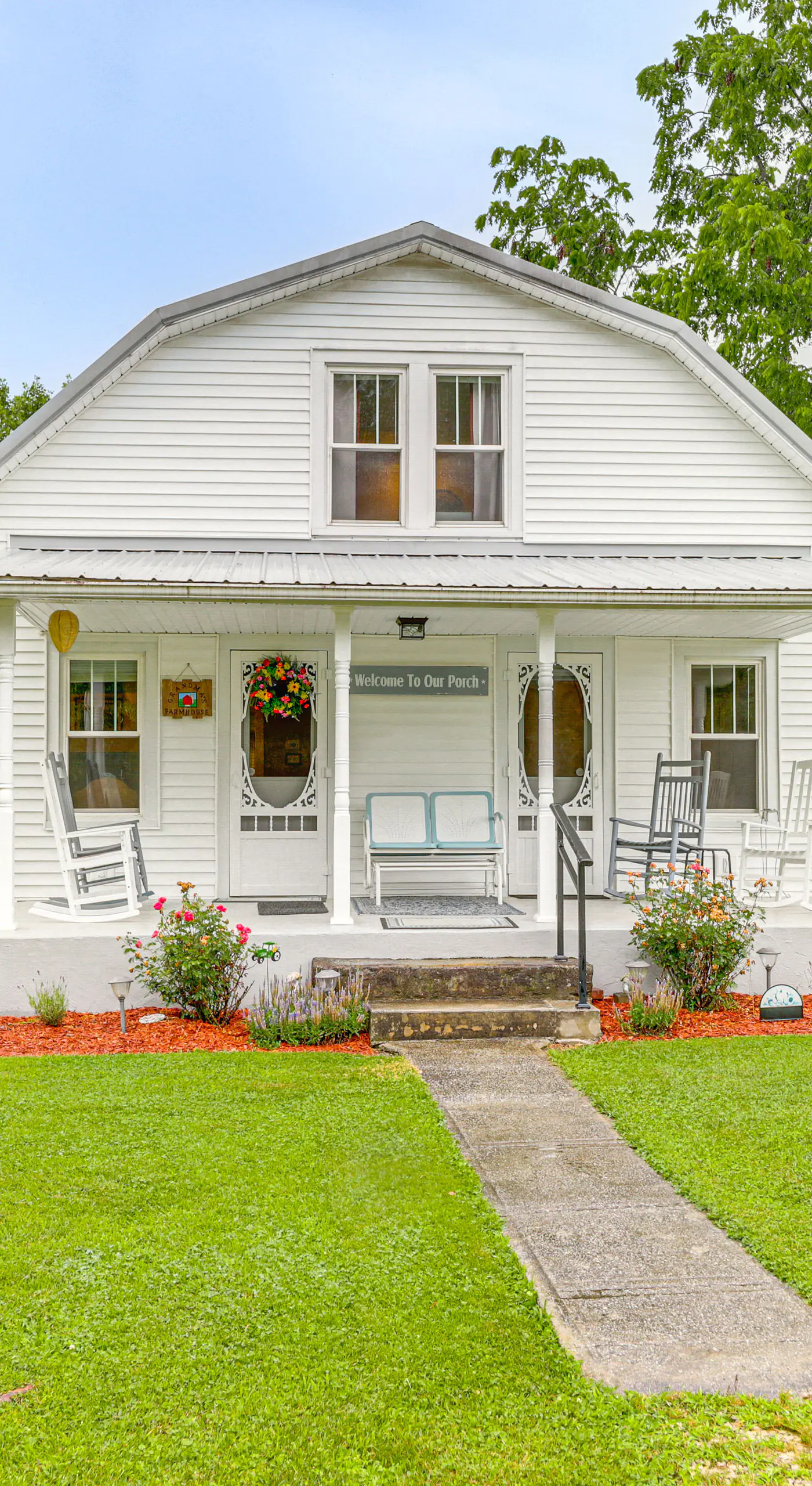 'Grandma's Farm House' on 125 Acres w/ Fire Pit!