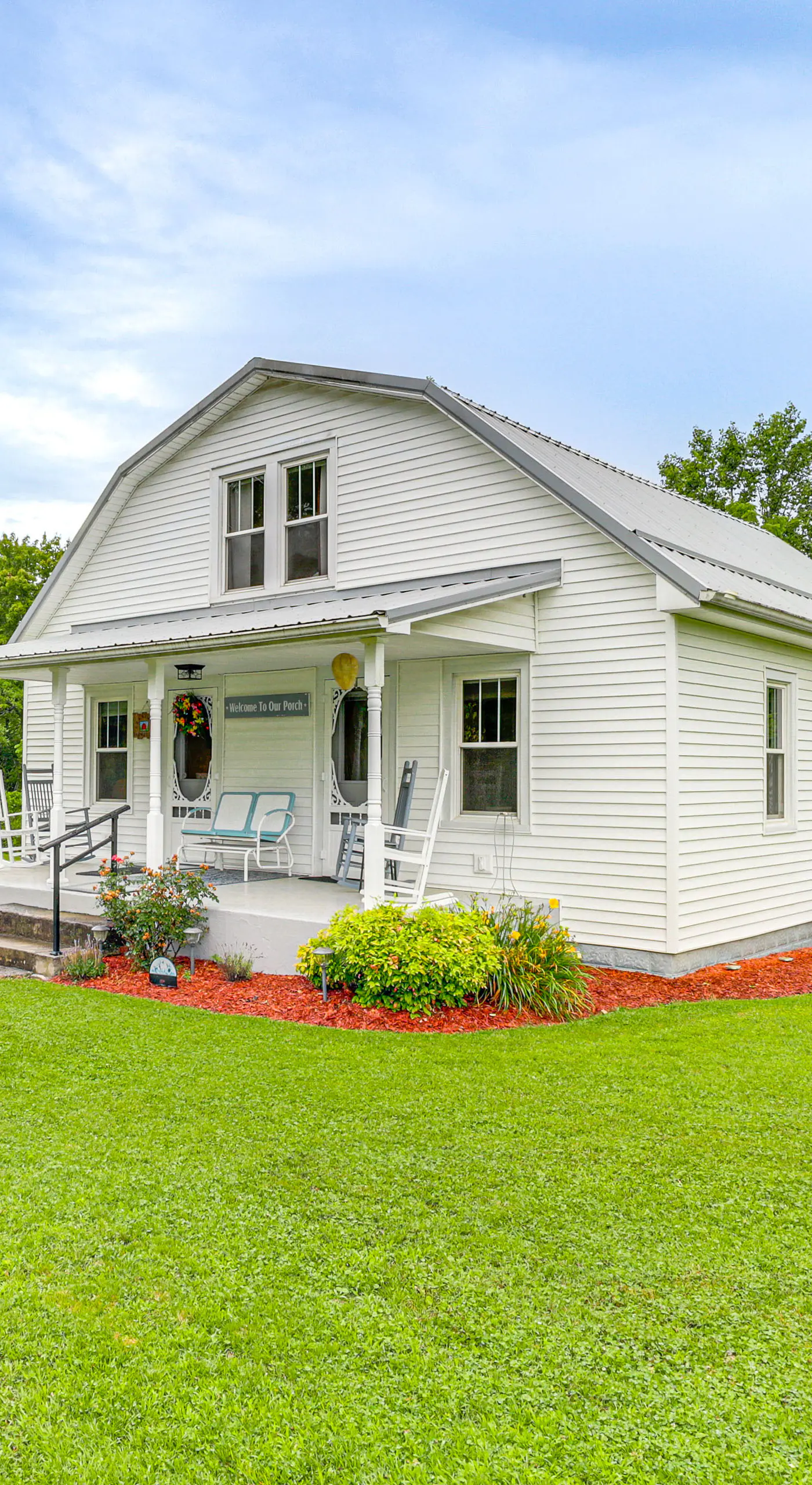'Grandma's Farm House' on 125 Acres w/ Fire Pit!