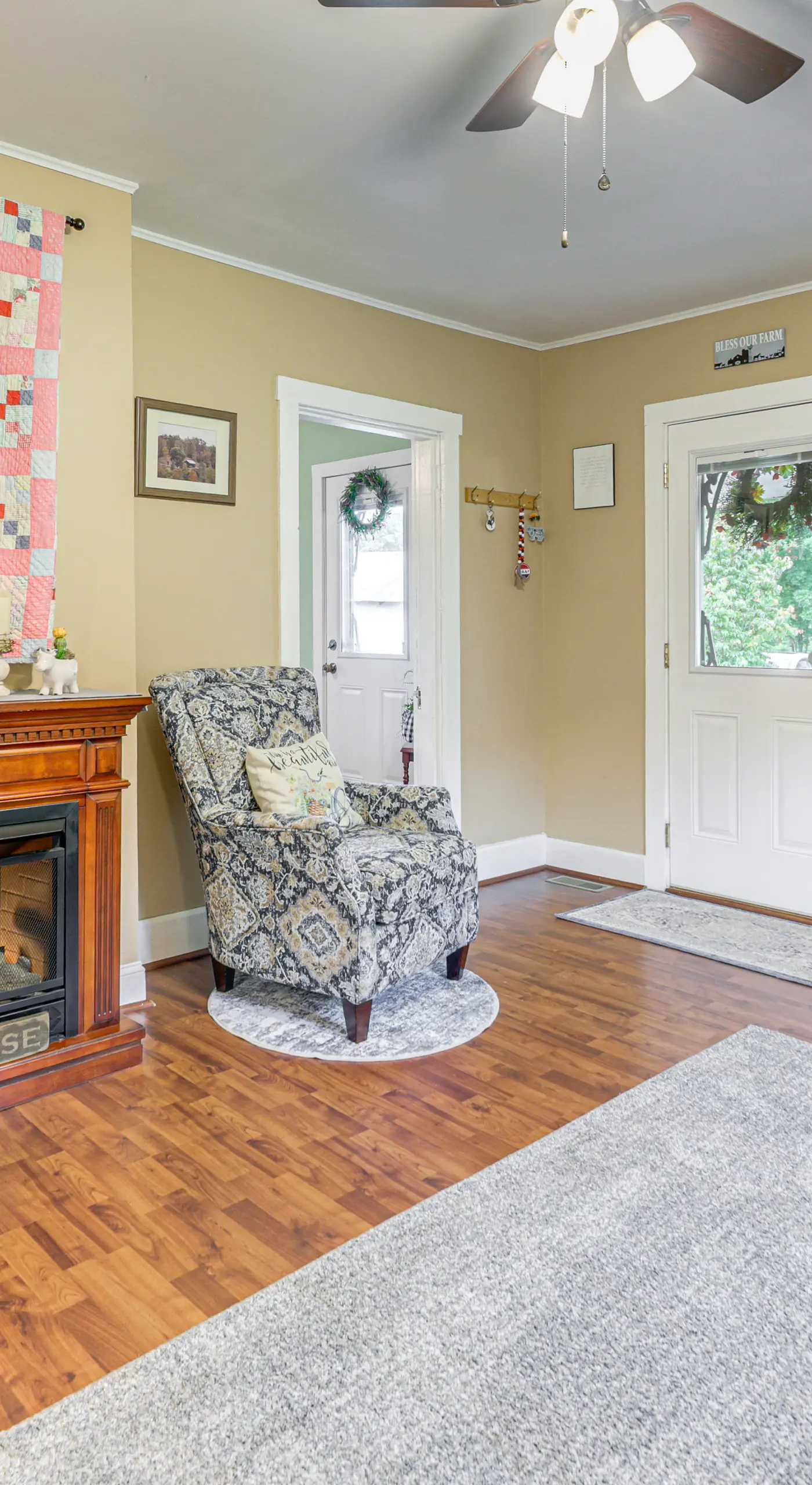 'Grandma's Farm House' on 125 Acres w/ Fire Pit!