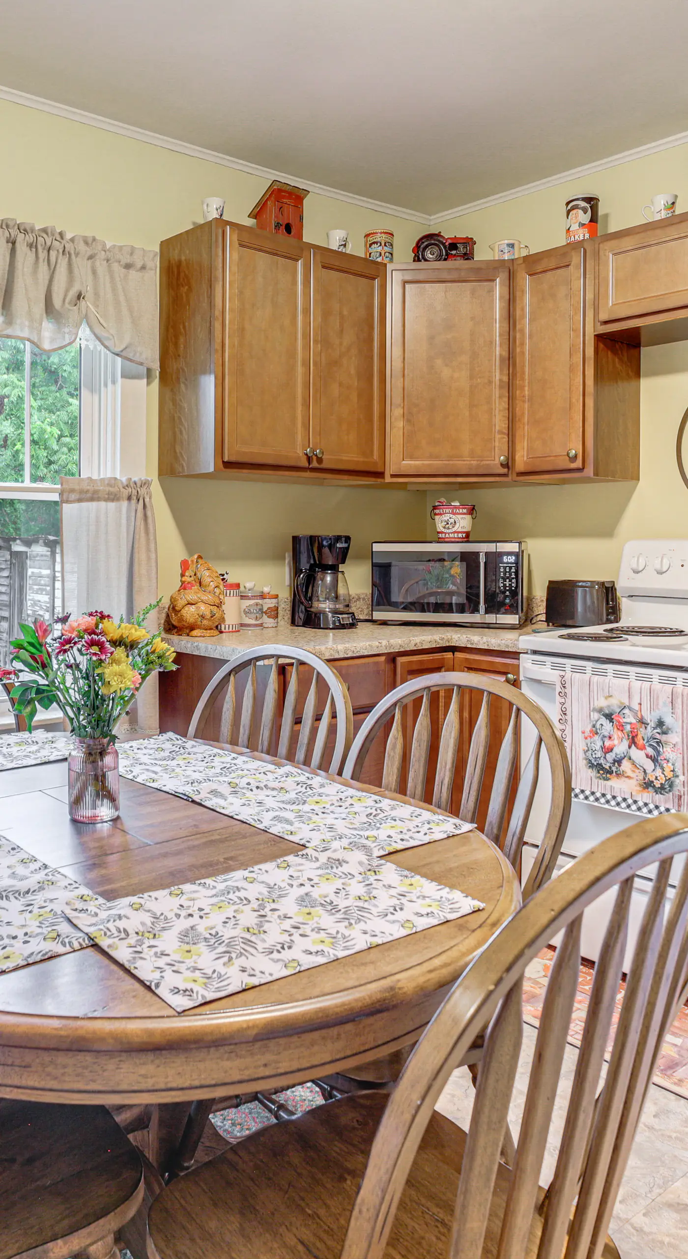 'Grandma's Farm House' on 125 Acres w/ Fire Pit!