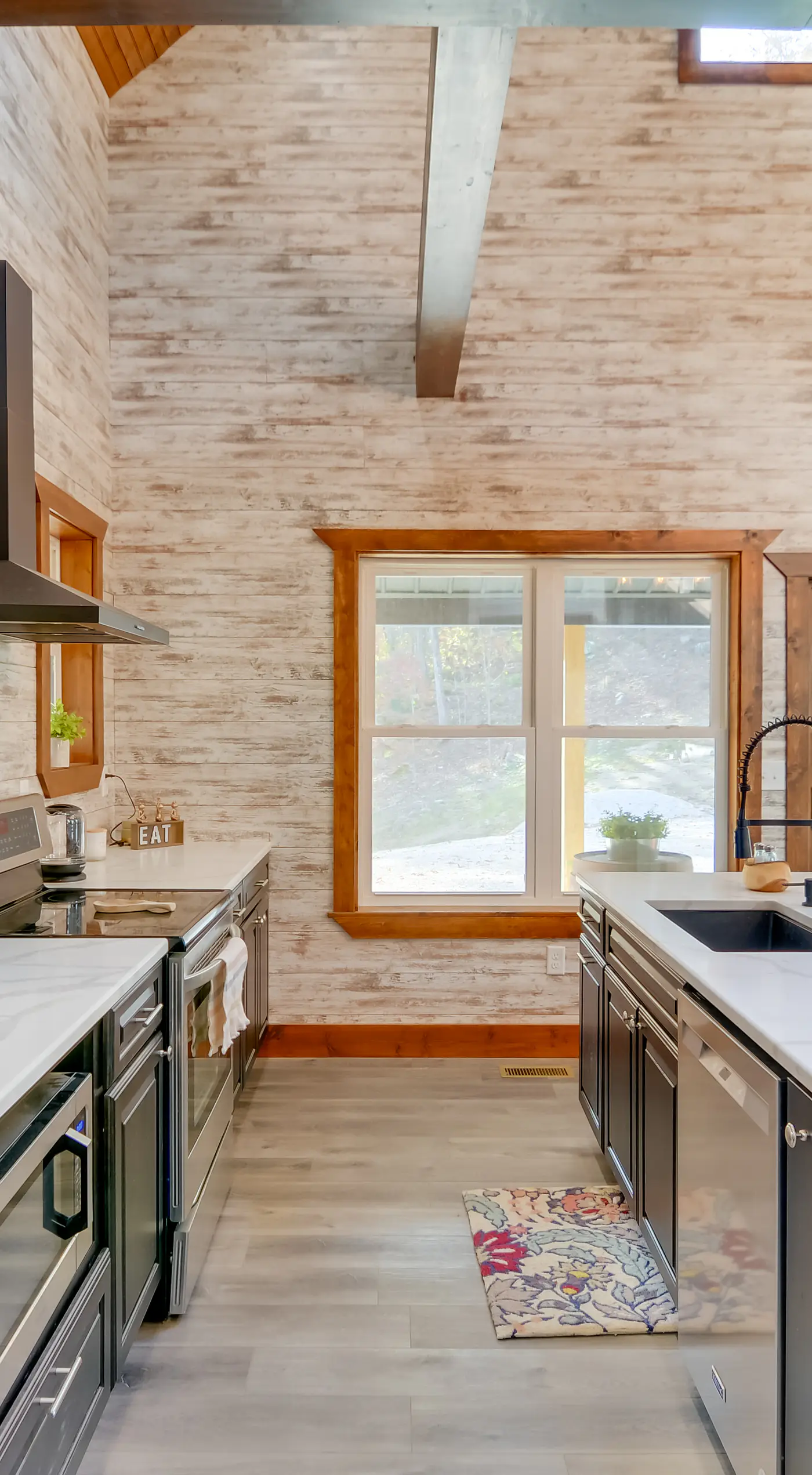 Hike & Climb: Pet-Friendly Red River Gorge Cabin!