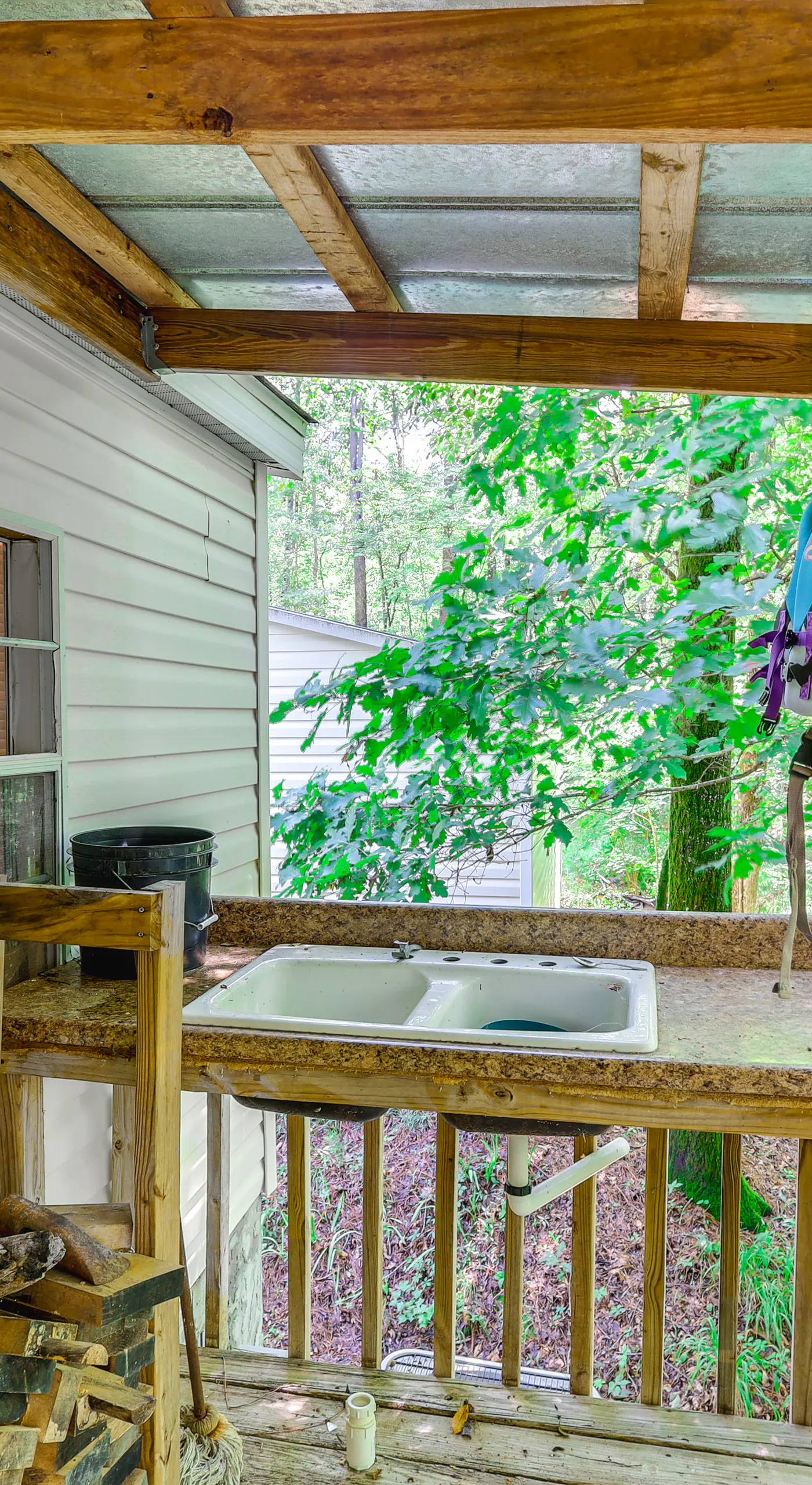 Pet-Friendly Sparta Retreat: Porches & Fire Pit!