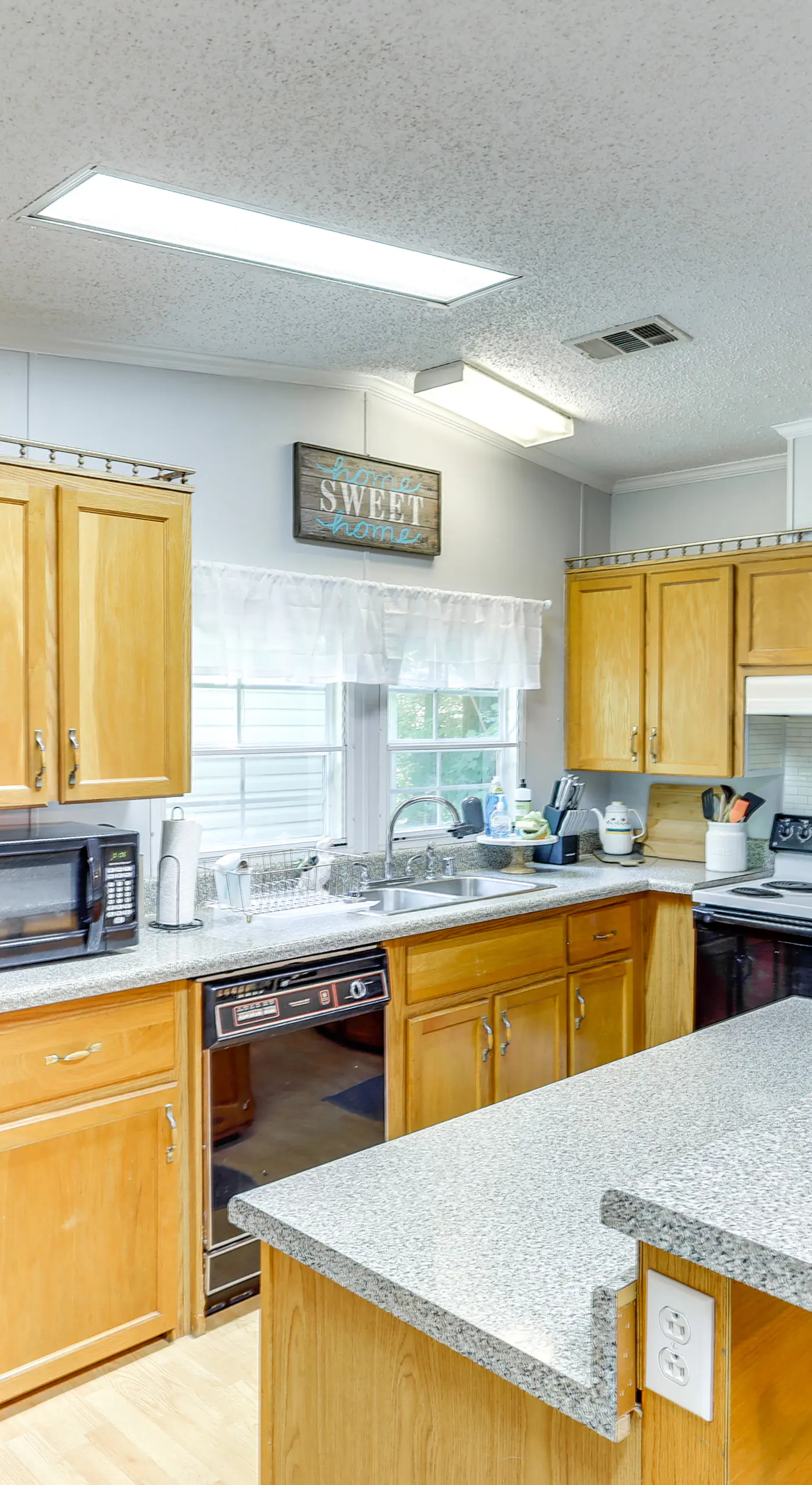 Pet-Friendly Sparta Retreat: Porches & Fire Pit!