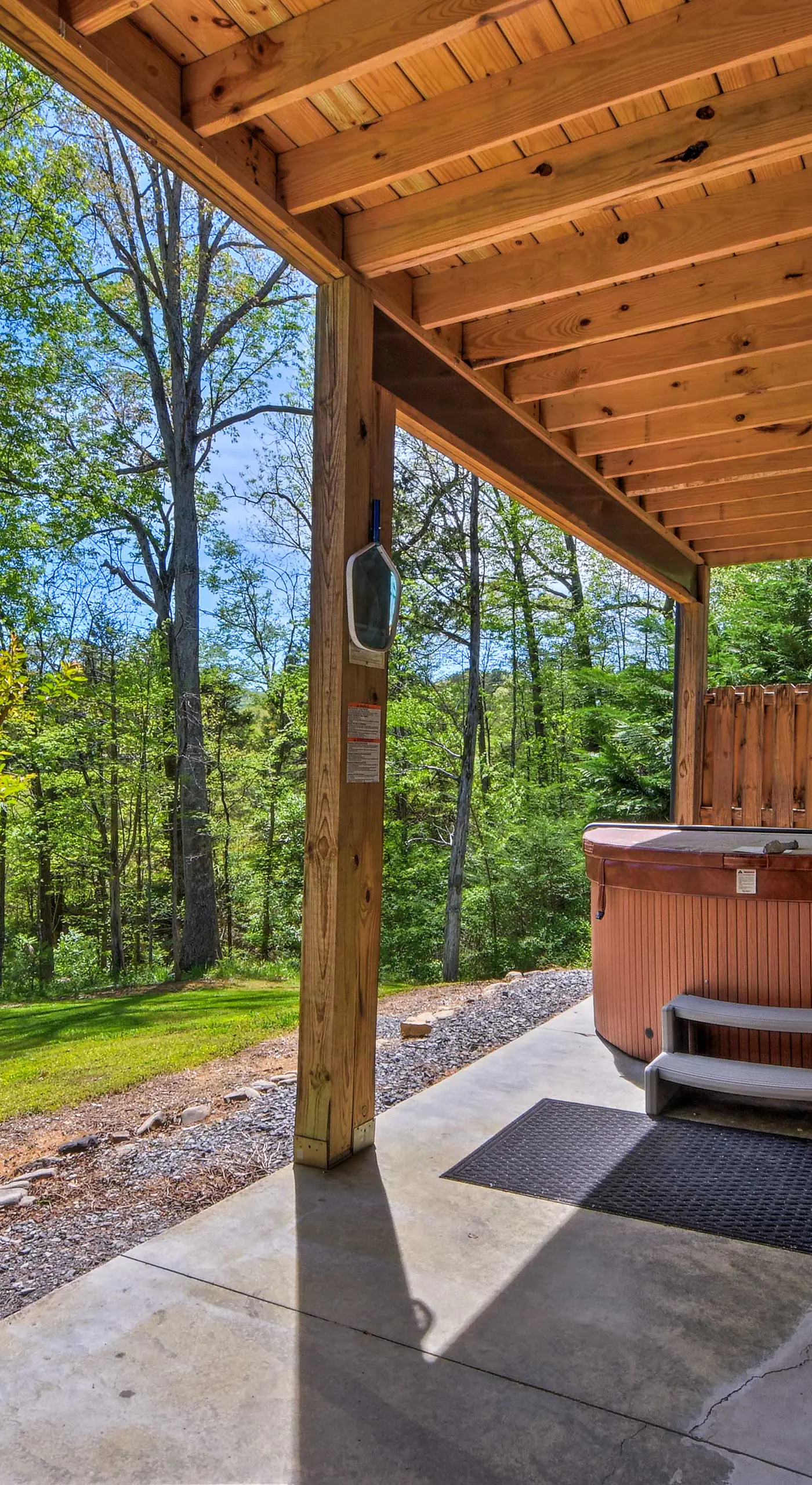 Trenton Cabin w/ Hot Tub - 14 Mi to Lookout Mtn!