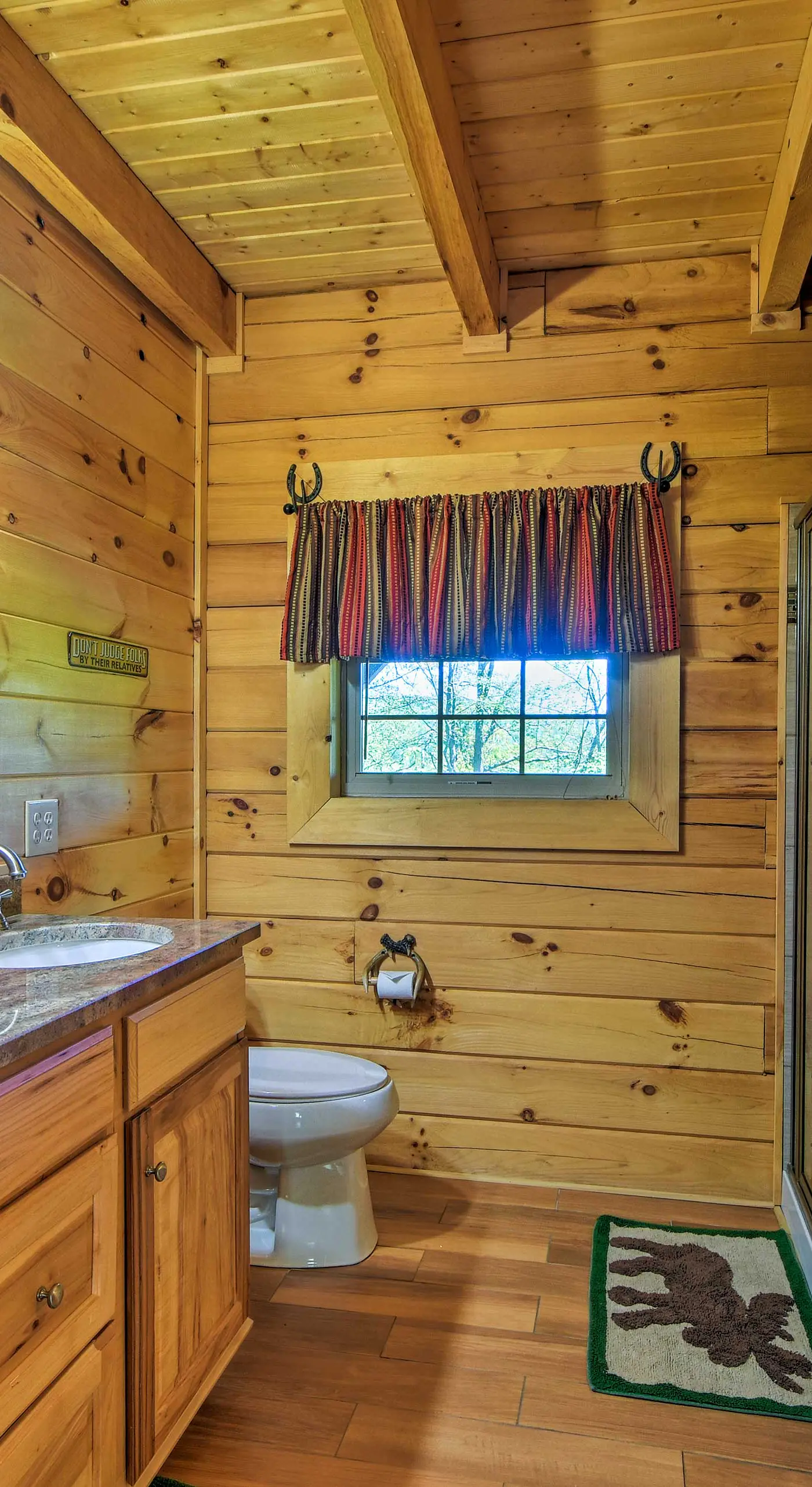 Trenton Cabin w/ Hot Tub - 14 Mi to Lookout Mtn!