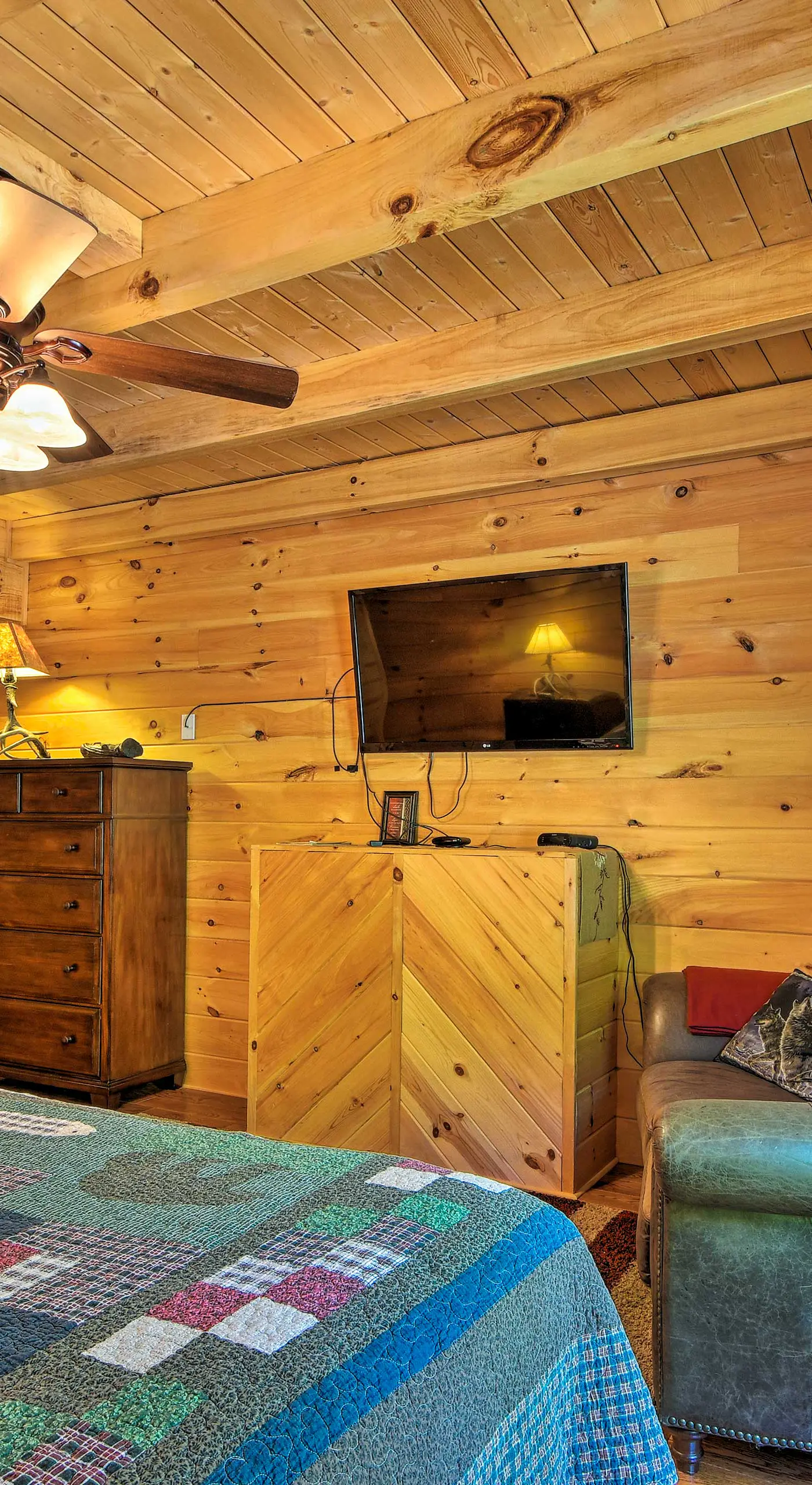 Trenton Cabin w/ Hot Tub - 14 Mi to Lookout Mtn!