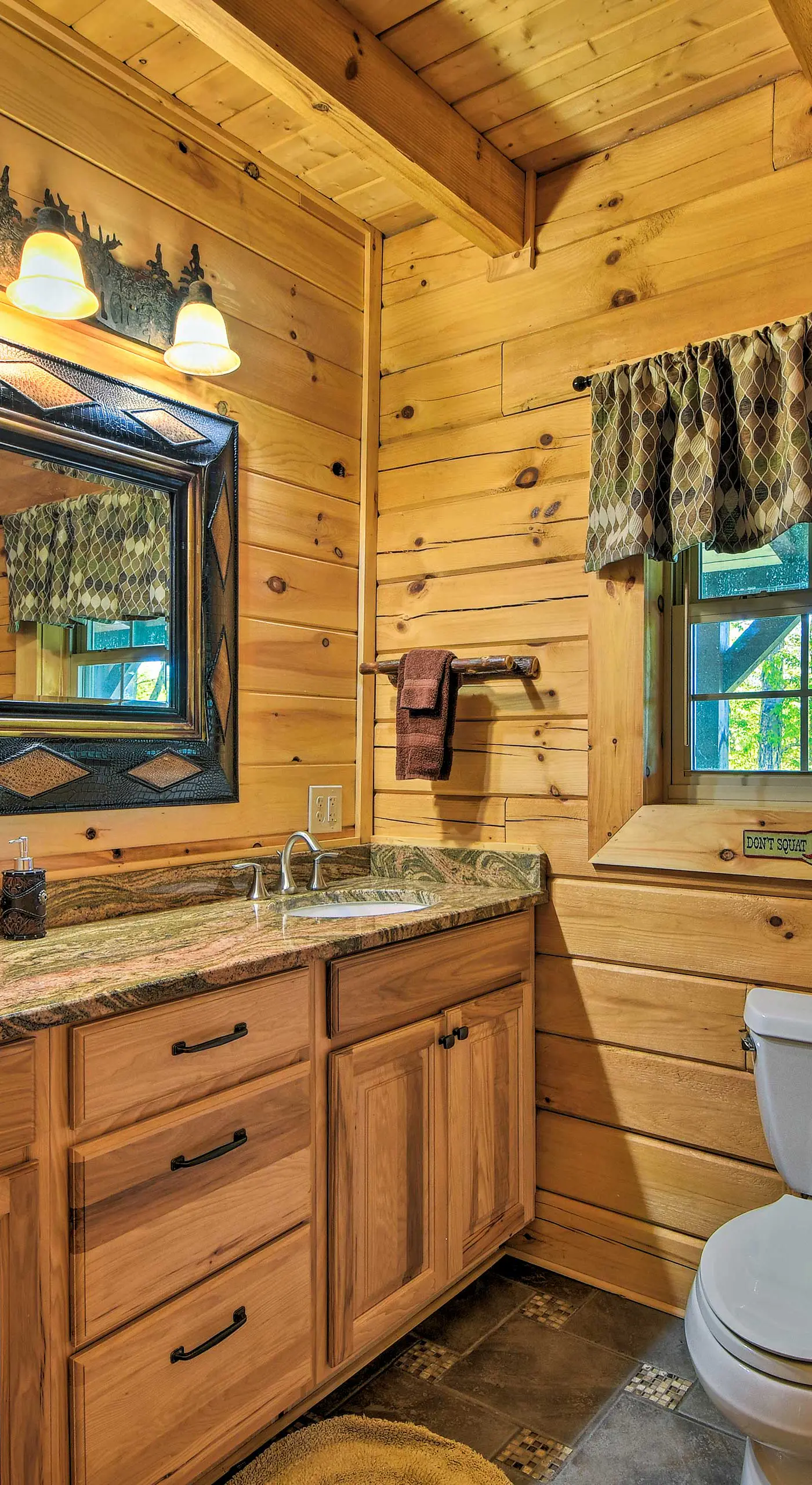 Trenton Cabin w/ Hot Tub - 14 Mi to Lookout Mtn!