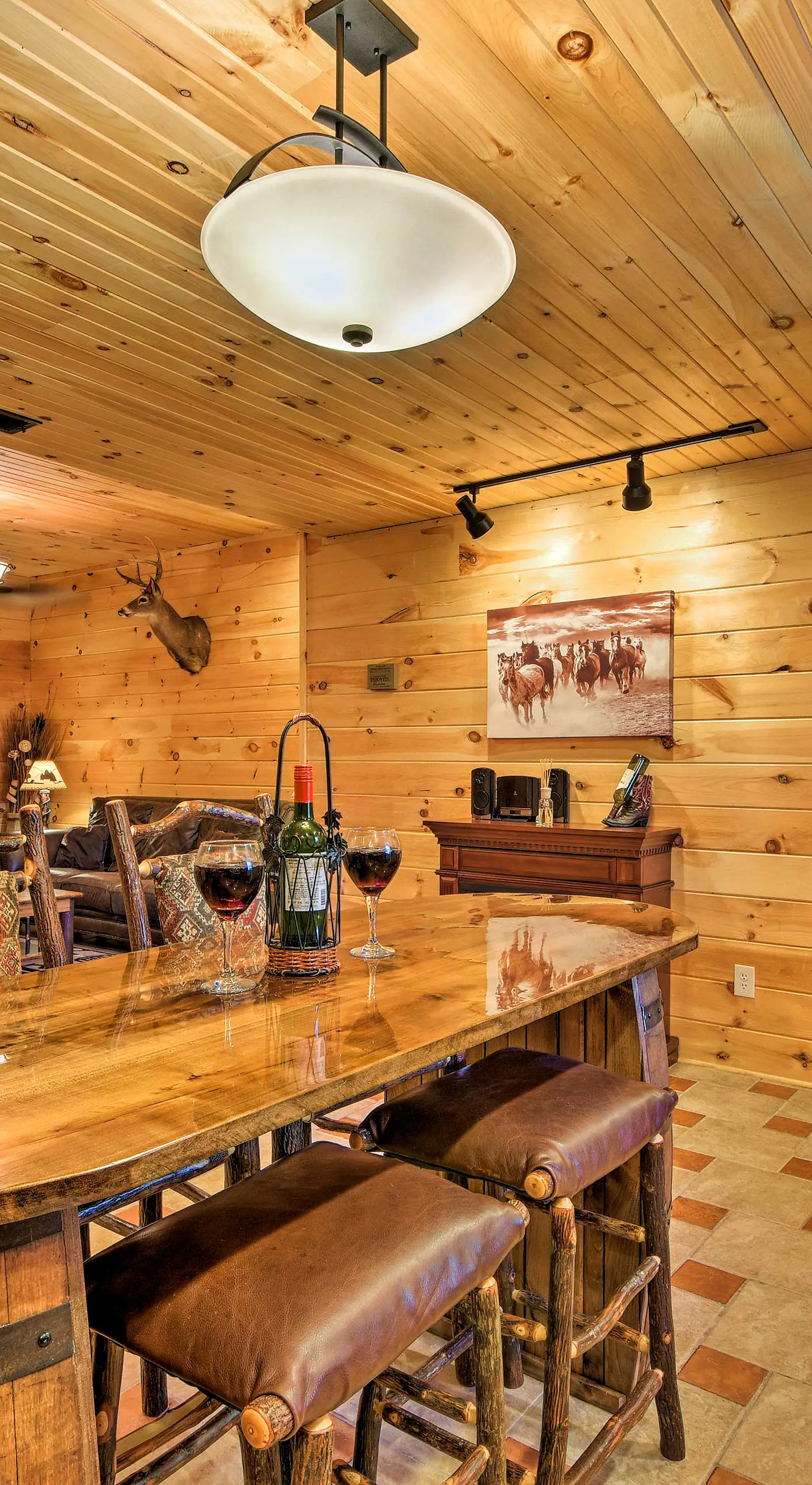 Trenton Cabin w/ Hot Tub - 14 Mi to Lookout Mtn!