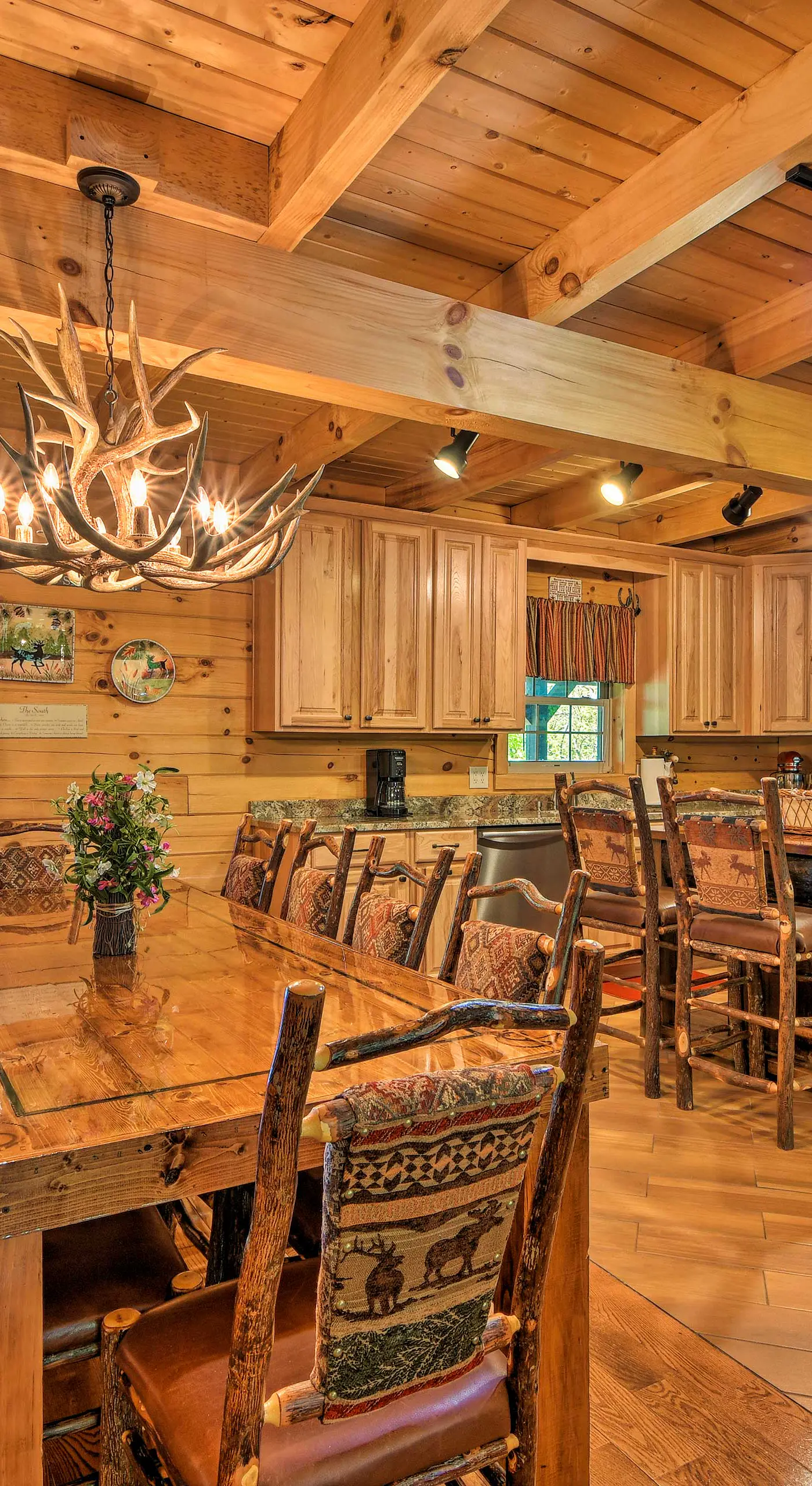 Trenton Cabin w/ Hot Tub - 14 Mi to Lookout Mtn!