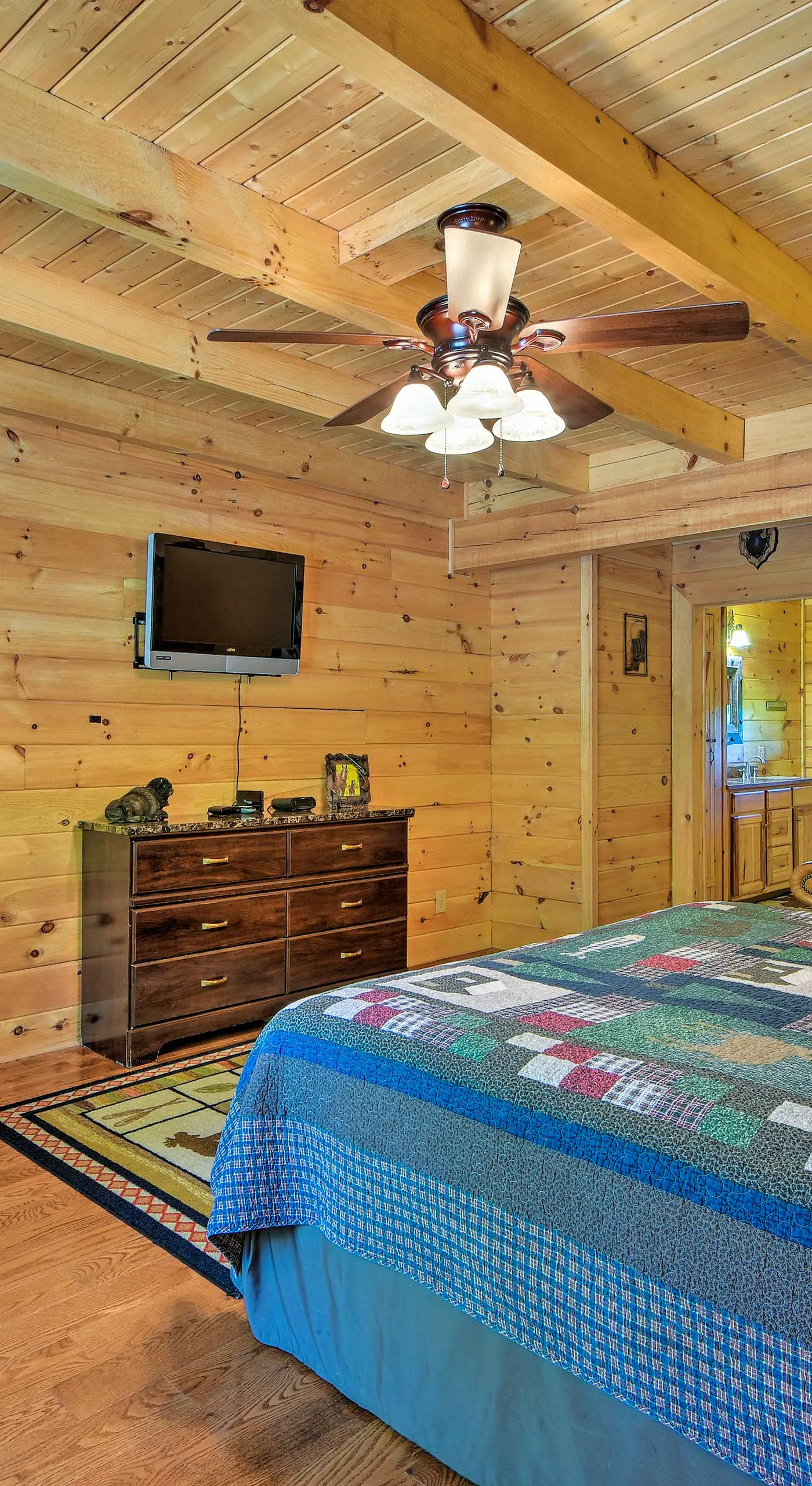 Trenton Cabin w/ Hot Tub - 14 Mi to Lookout Mtn!