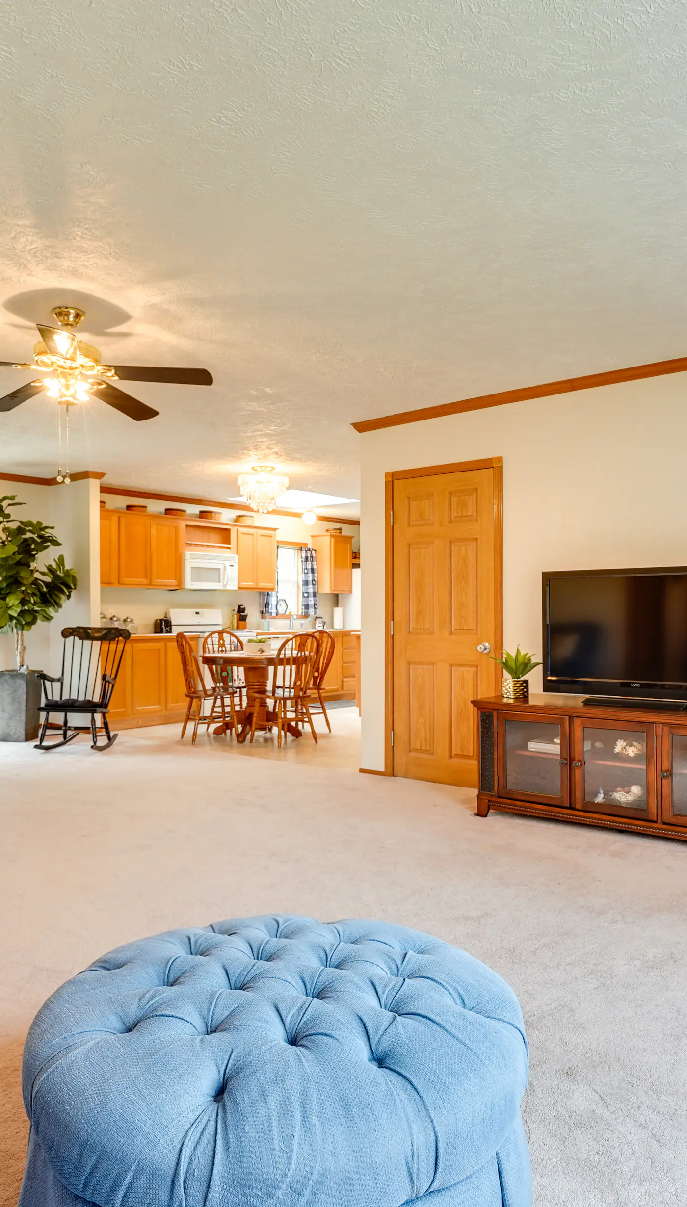 Serene Zanesville Getaway: Hot Tub, 2 Decks!