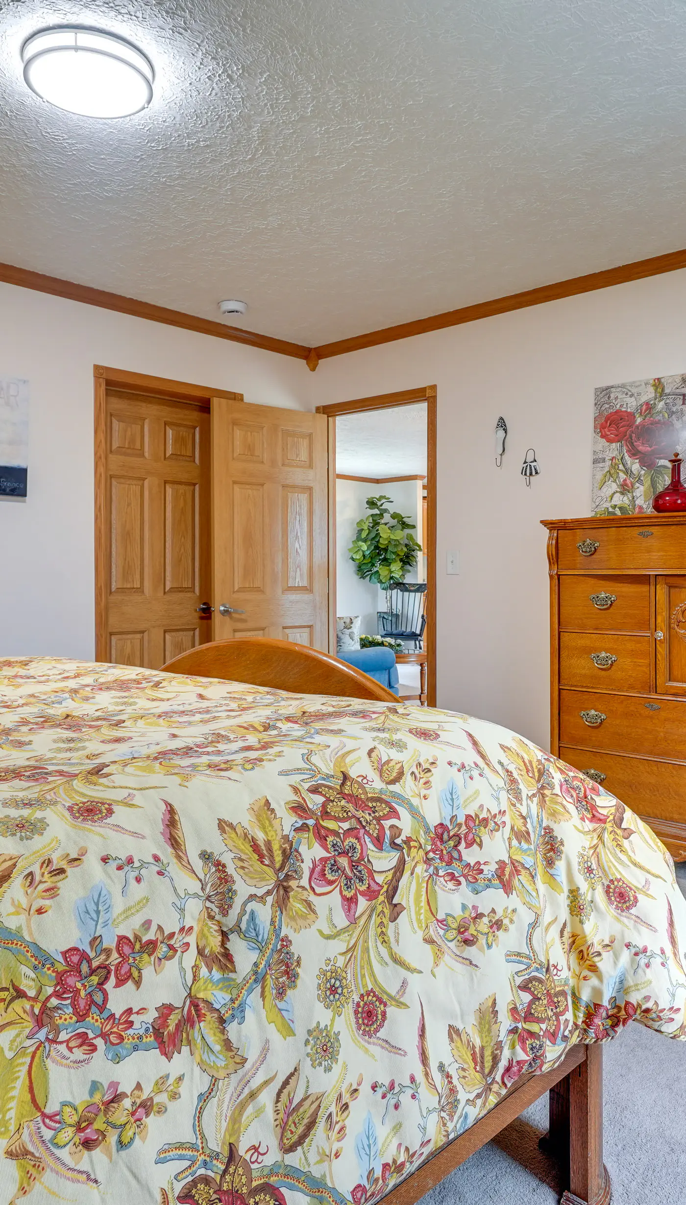 Serene Zanesville Getaway: Hot Tub, 2 Decks!