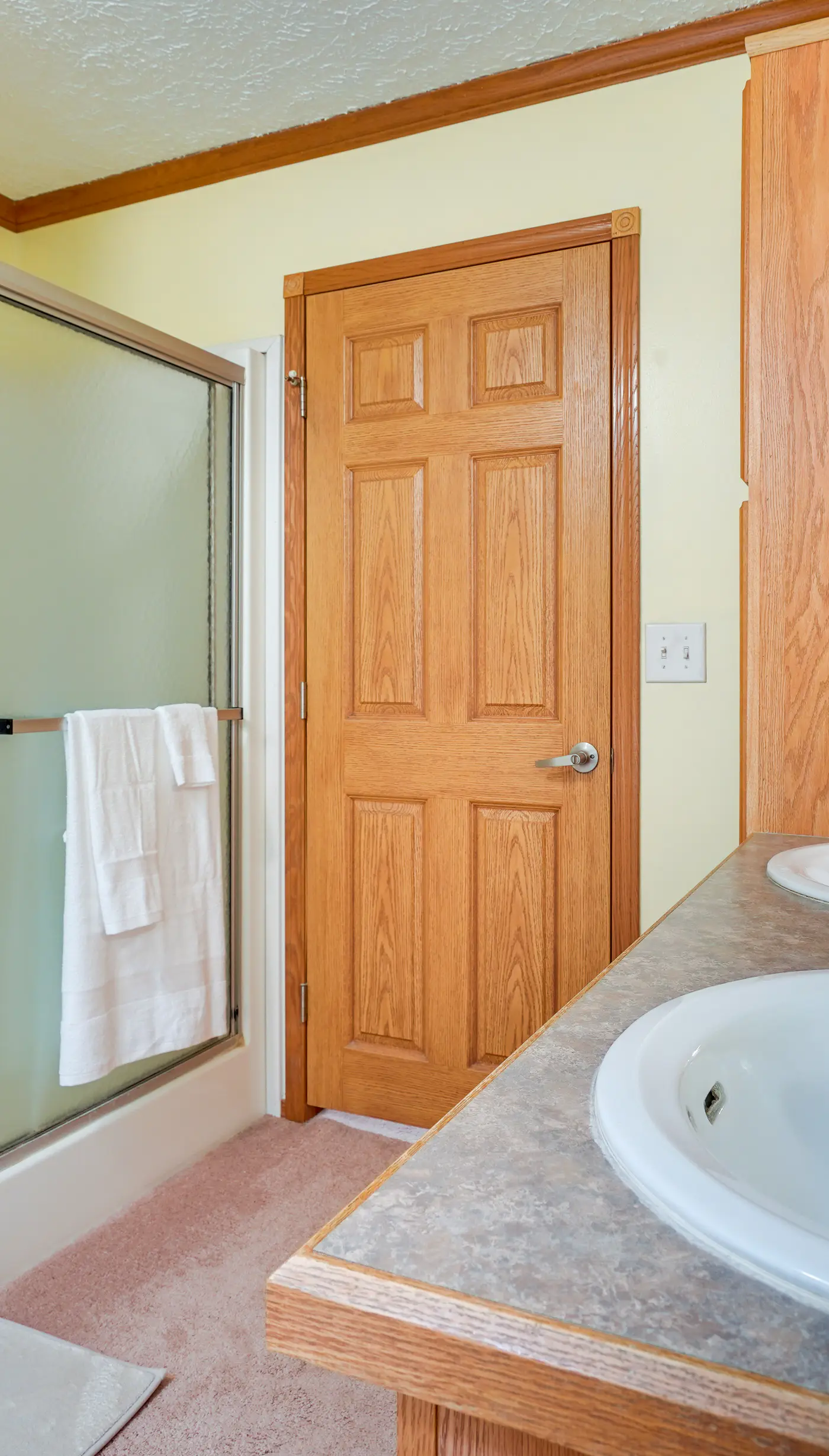 Serene Zanesville Getaway: Hot Tub, 2 Decks!