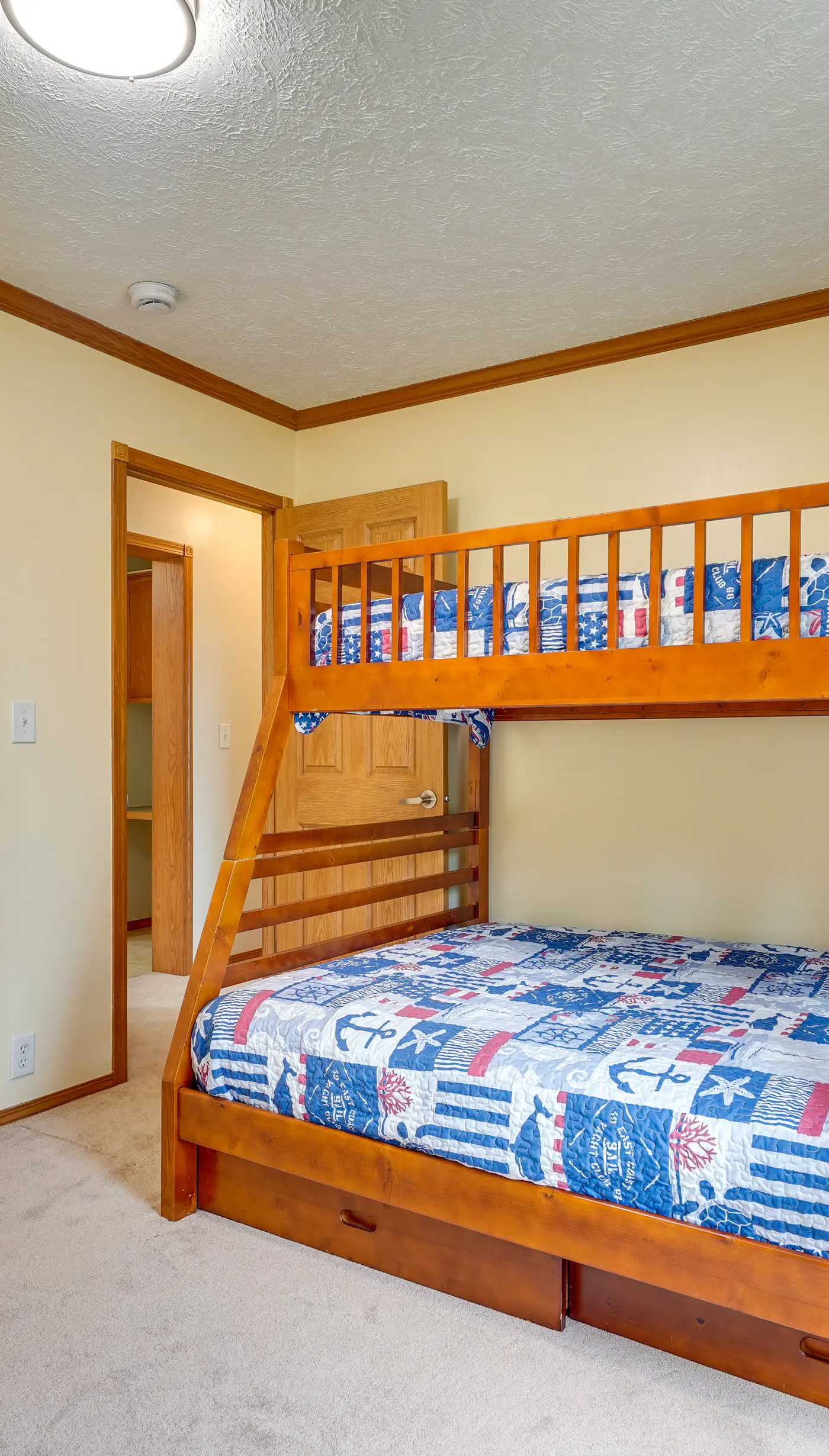 Serene Zanesville Getaway: Hot Tub, 2 Decks!